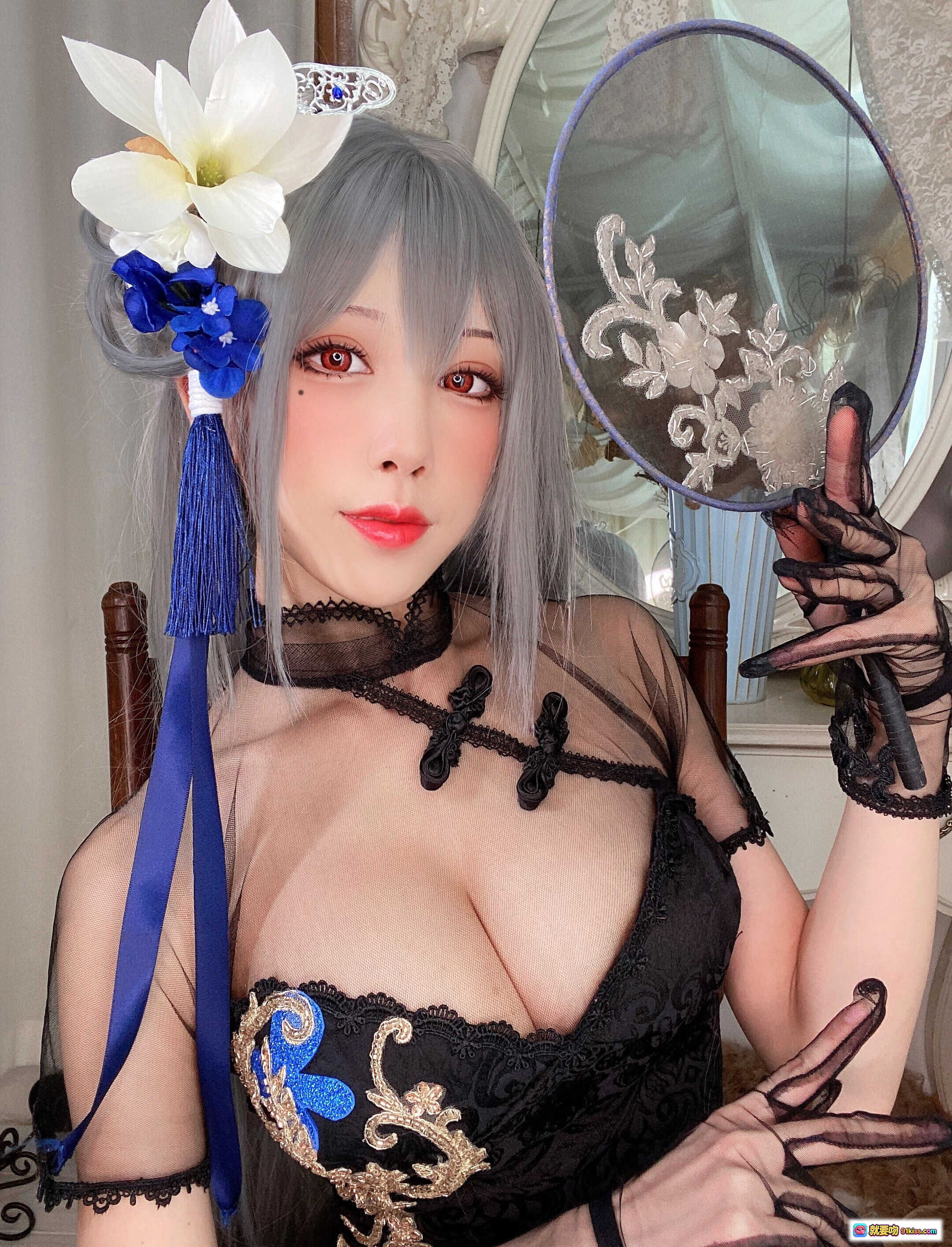 图片[5] - 水淼aqua NO.079 新春自拍·路易九世造型·银发红瞳·黑蕾丝透视装·蓝白花饰发簪·古典洛丽塔风写真 - 就要吻