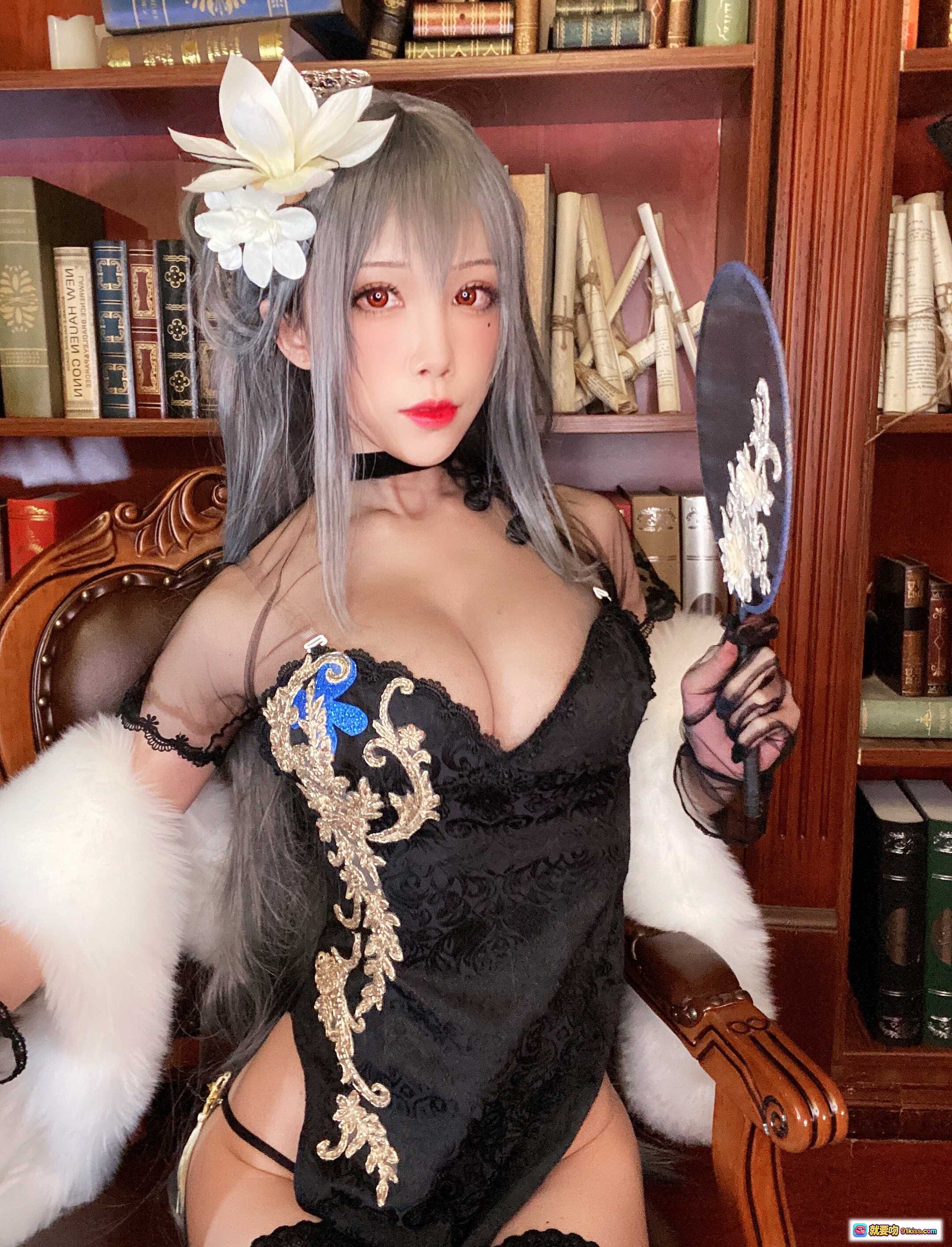 图片[3] - 水淼aqua NO.079 新春自拍·路易九世造型·银发红瞳·黑蕾丝透视装·蓝白花饰发簪·古典洛丽塔风写真 - 就要吻