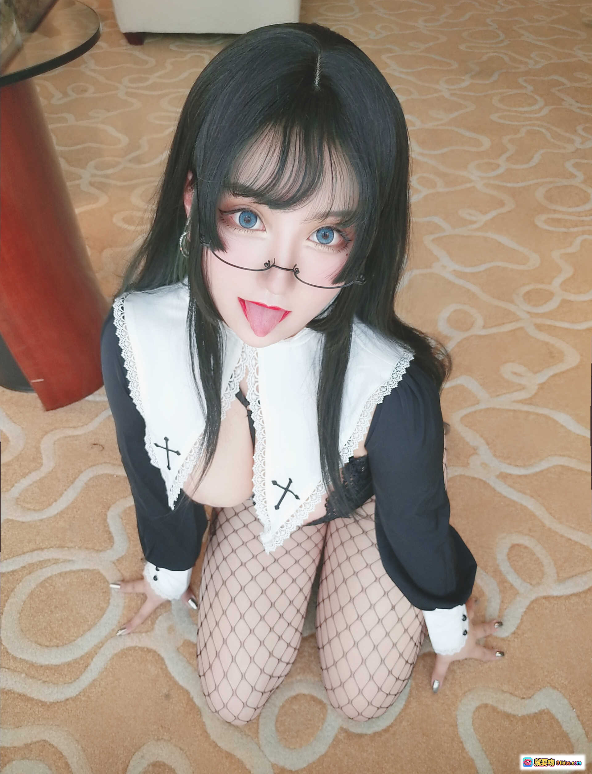 图片[1] - 夏鸽鸽不想起床NO.011修女写真 40P高清美图 黑发蓝瞳眼镜少女 鱼网袜白蕾丝制服 甜酷反差萌姿势 - 就要吻