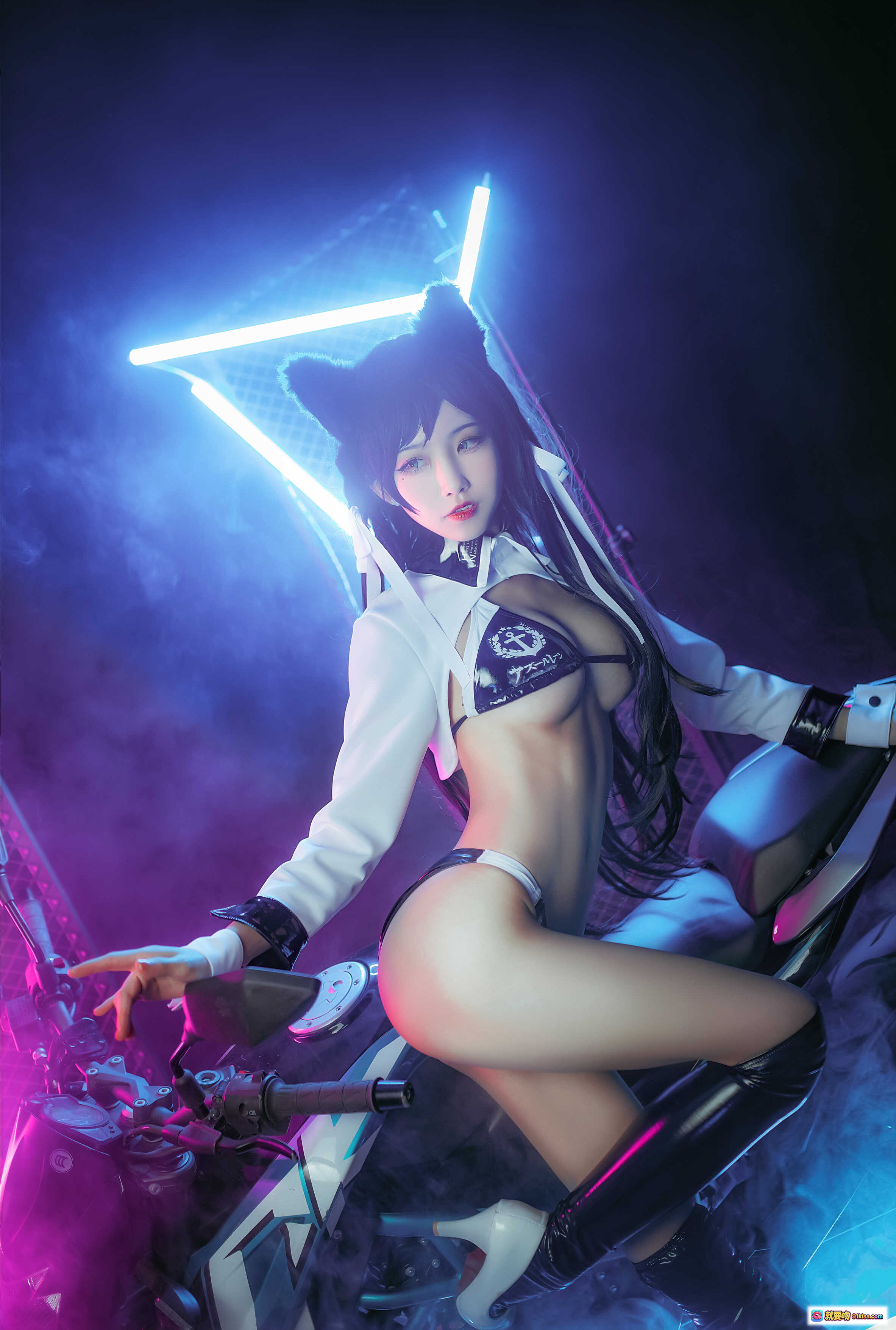 图片[7] - 水淼NO.003爱宕犬机车写真｜猫耳黑丝性感Cosplay｜霓虹紫烟氛围感大片｜17P高清图集 - 就要吻