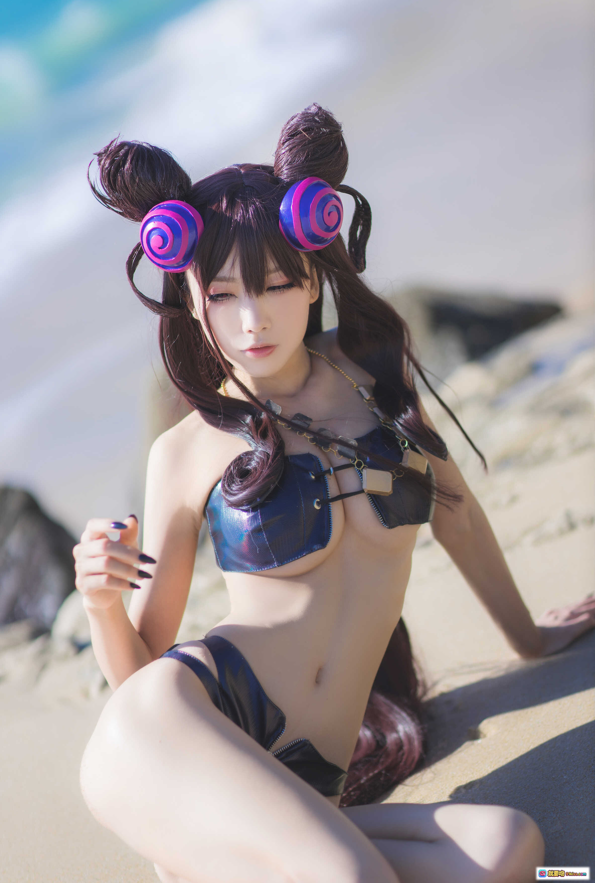 图片[1] - 水淼NO.038紫式部水着Ver Cosplay沙滩写真 二次元美少女泳装造型 紫蓝螺旋发饰 比基尼造型 41P高清图集 - 就要吻