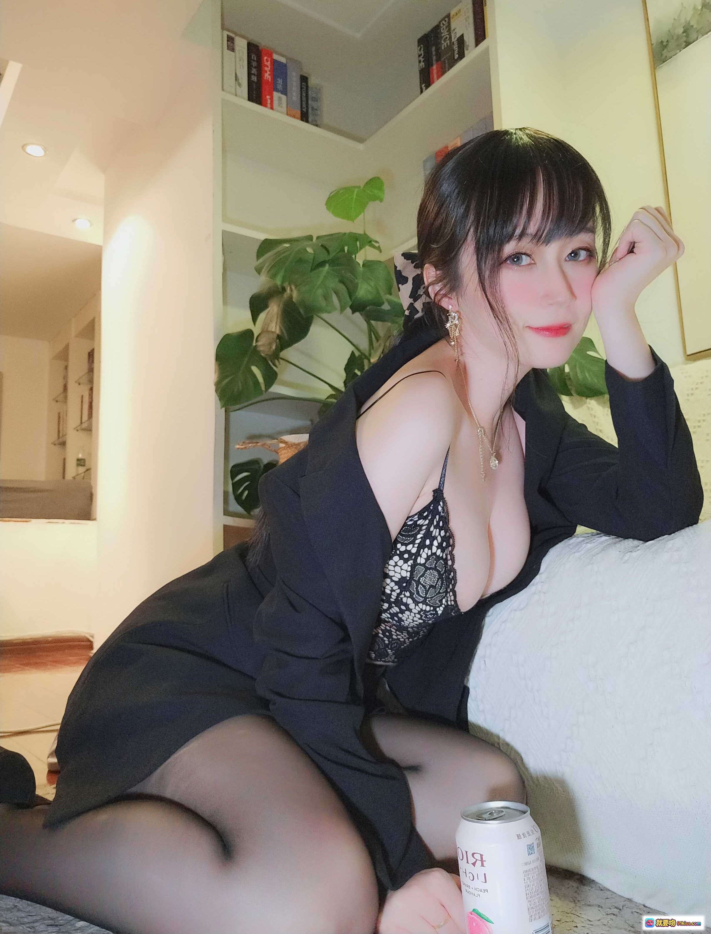 图片[9] - 白银81 NO.050 西服自摄黑丝美腿写真 70P高清图集 室内书架绿植背景 优雅性感私房照 - 就要吻