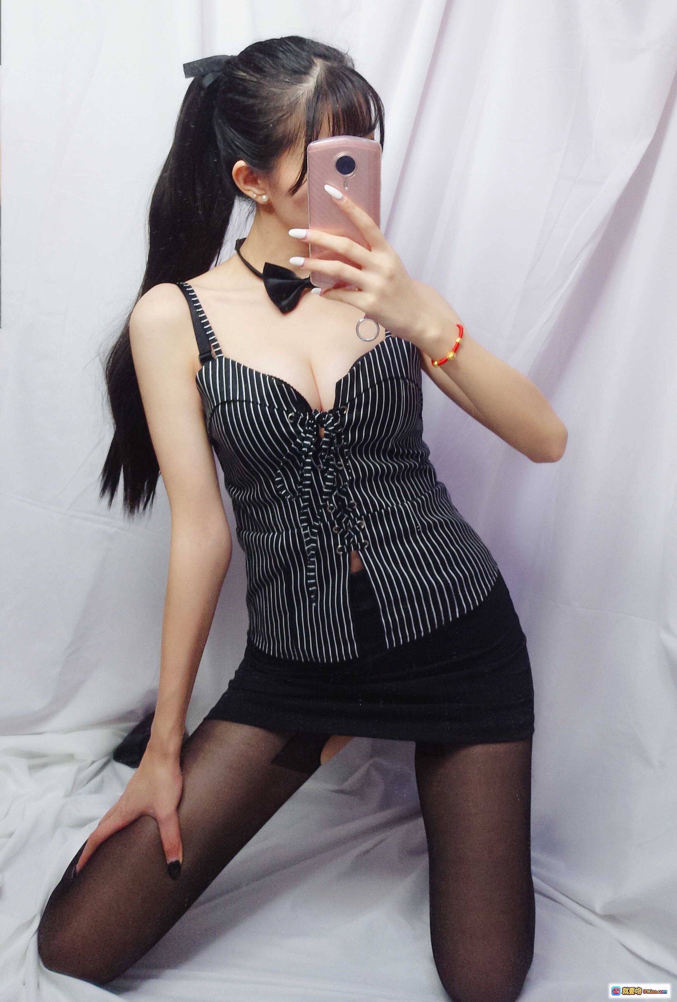 图片[5] - Kettoe NO.015 OL秘书写真｜条纹吊带黑丝高跟美腿自拍私房照 - 就要吻