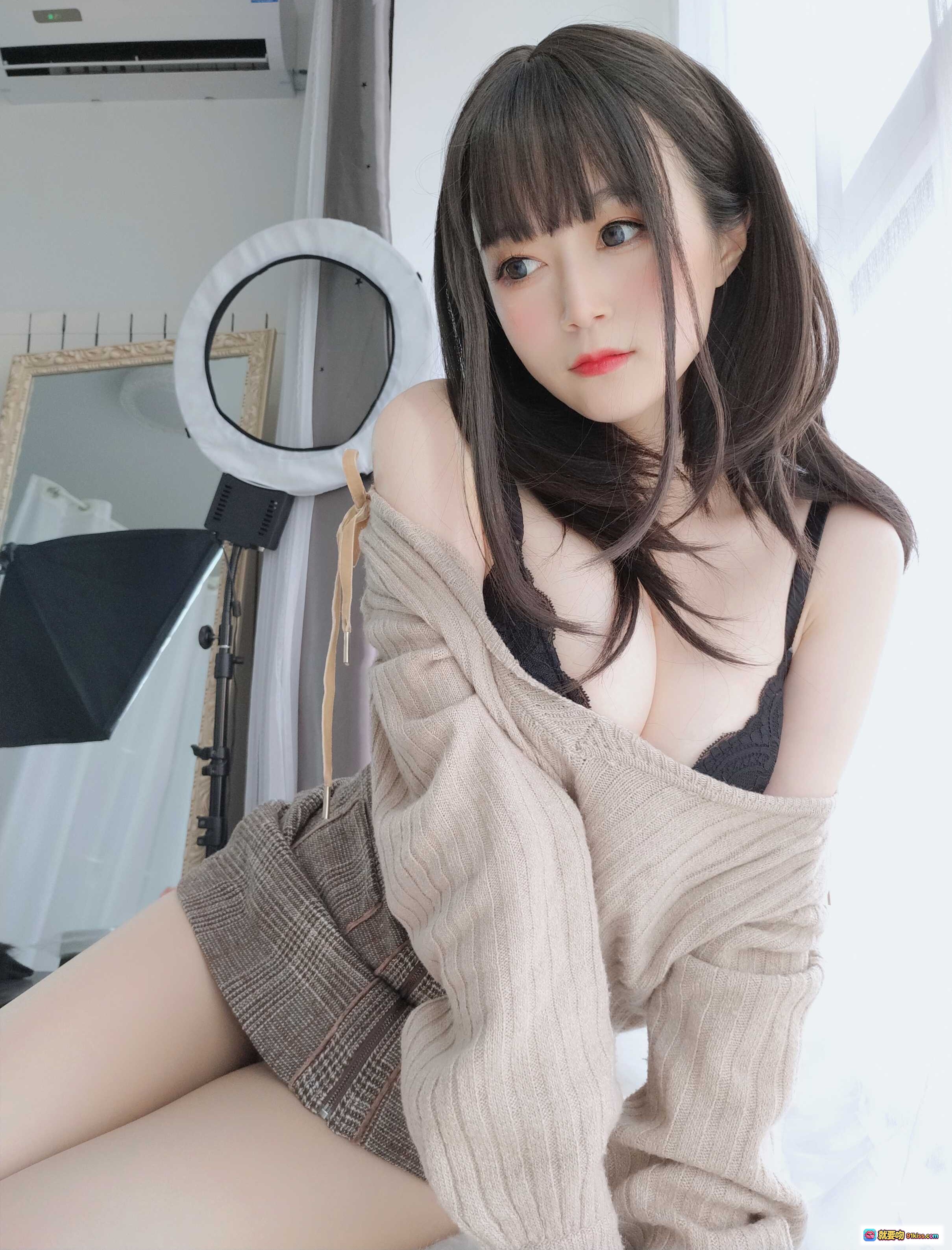 图片[10] - 甜美后辈日常穿搭：露肩针织衫+格纹短裙 温柔风少女写真图集 - 就要吻