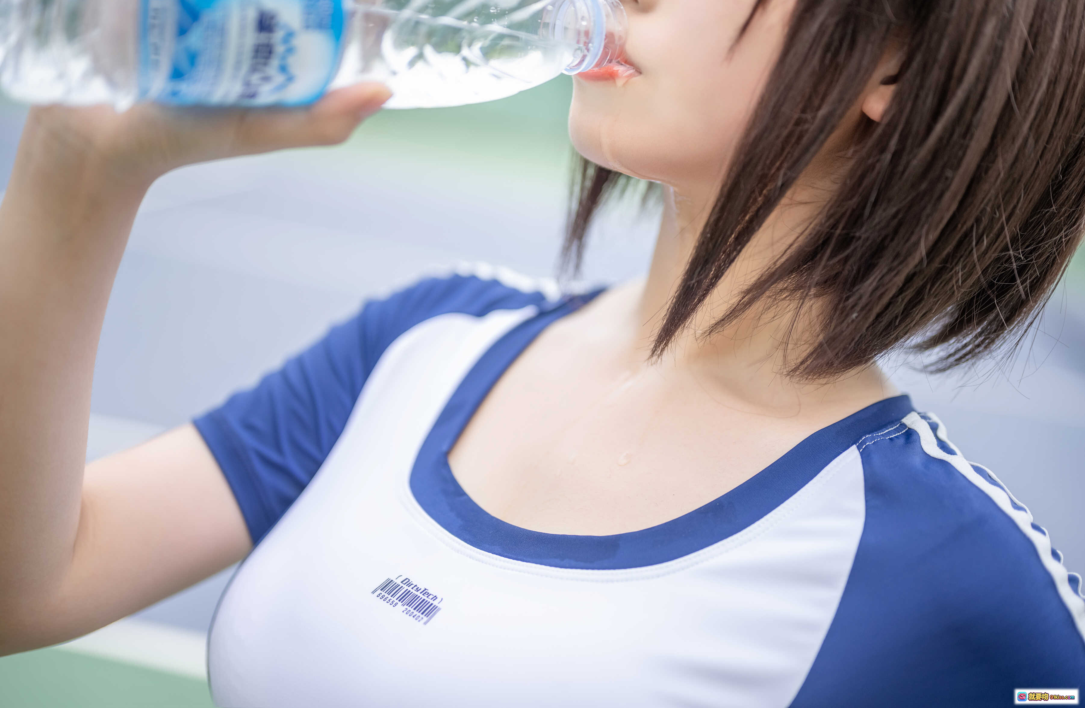 图片[7] - 蜜汁猫裘NO.066体操服写真 甜美短发少女蓝白运动风制服 白色过膝袜校园风高清图集 - 就要吻