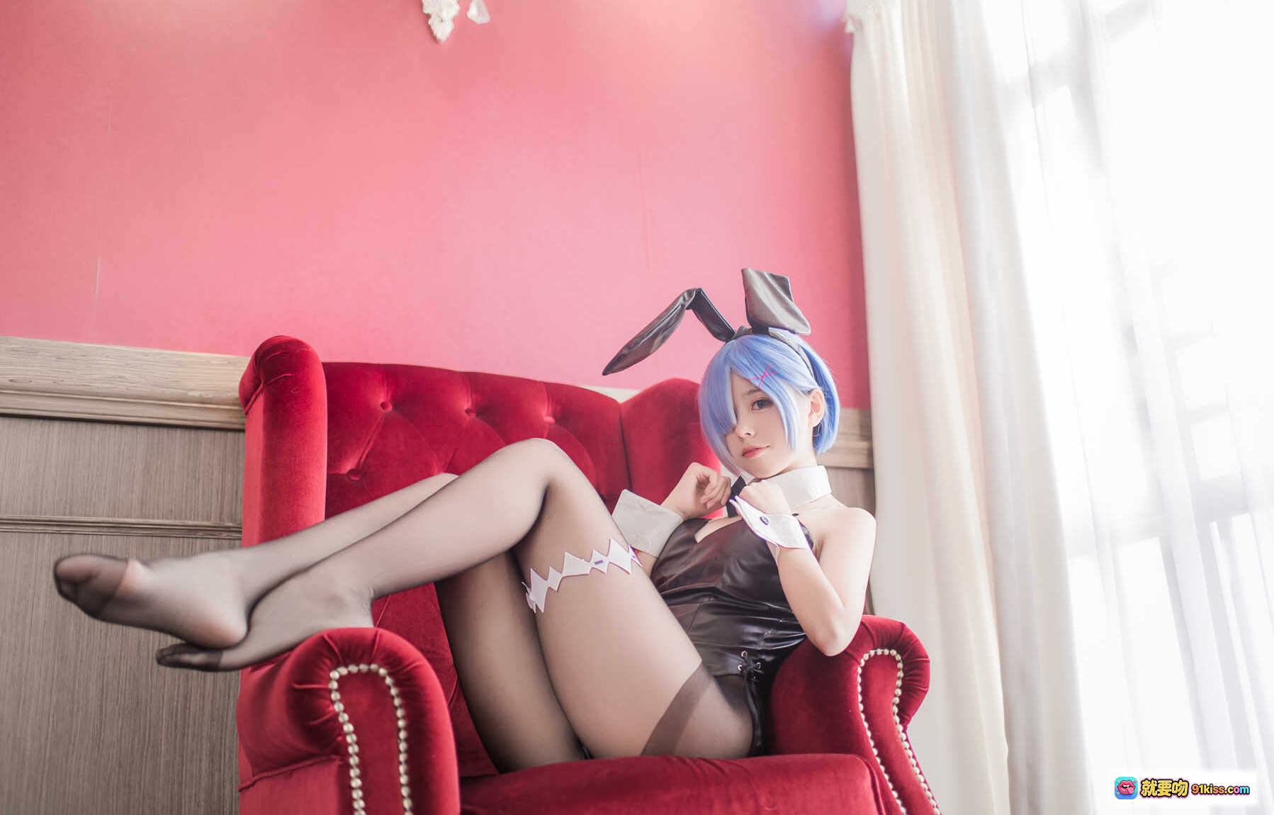 图片[6] - 小野妹子W NO.023 蕾姆Cosplay 黑丝兔女郎 蓝发少女 白领结 黑皮衣 红沙发写真 9P高清图集 - 就要吻