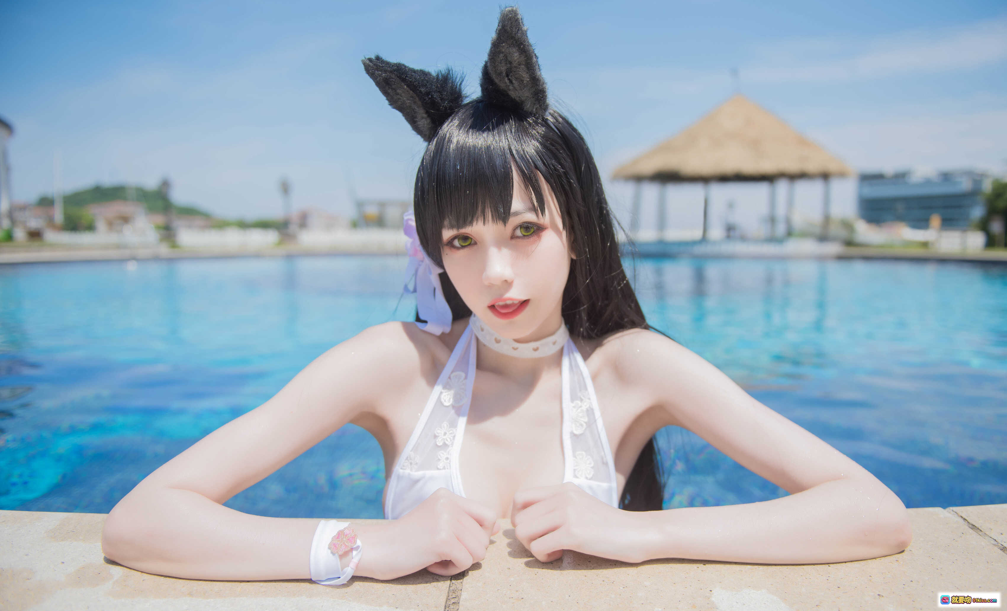 图片[10] - 你的负卿 NO.001 爱党泳装写真 – 白色比基尼猫耳少女泳池边飘逸长发性感美照 - 就要吻