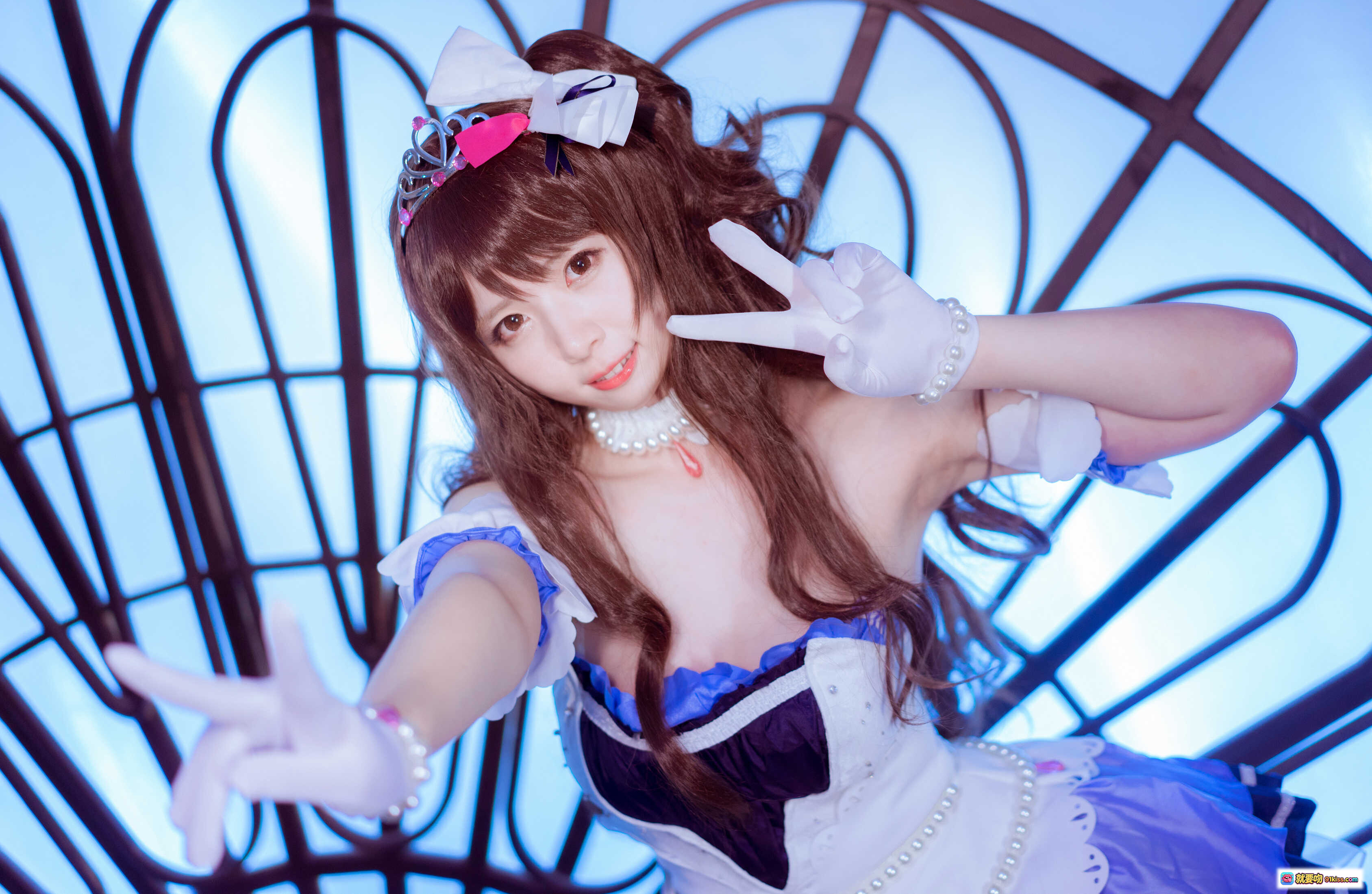 图片[9] - 闪月半NO.008岛村卯月cosplay写真｜蓝白洛丽塔裙装+珍珠配饰+爱心手势+甜美少女风 - 就要吻