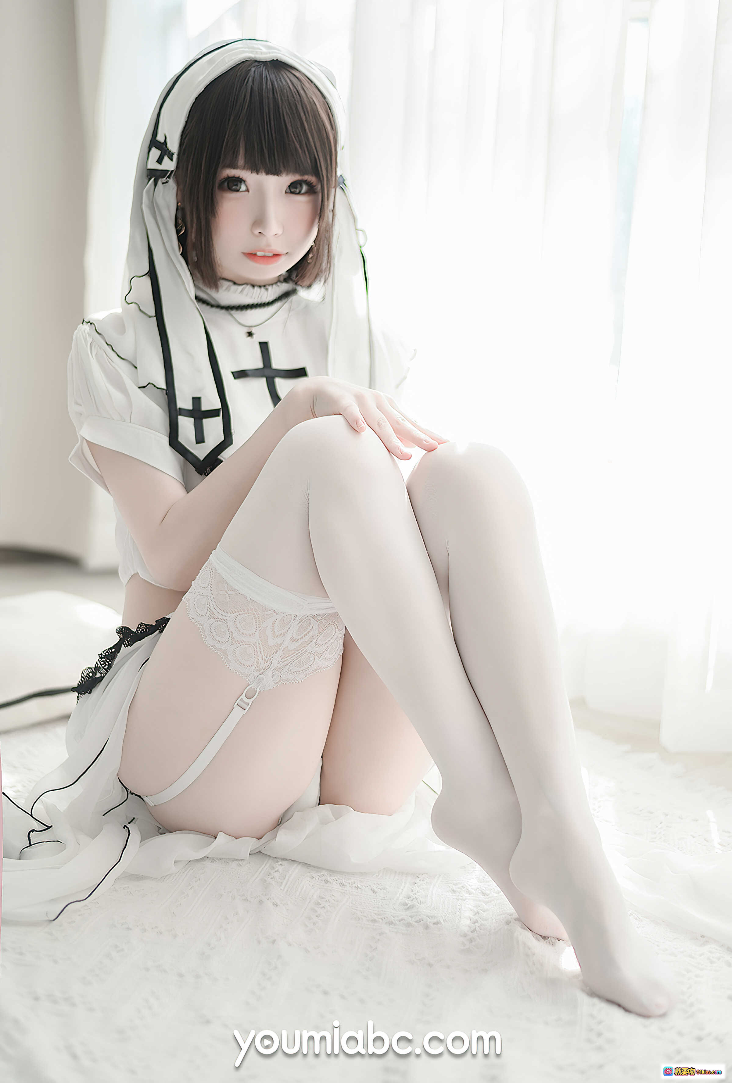 图片[7] - 圣洁修女cos甜椒妙妙mio 白色蕾丝黑边十字架 甜美少女写真 优雅坐姿室内光影 YouMi尤蜜2020.11.10 - 就要吻