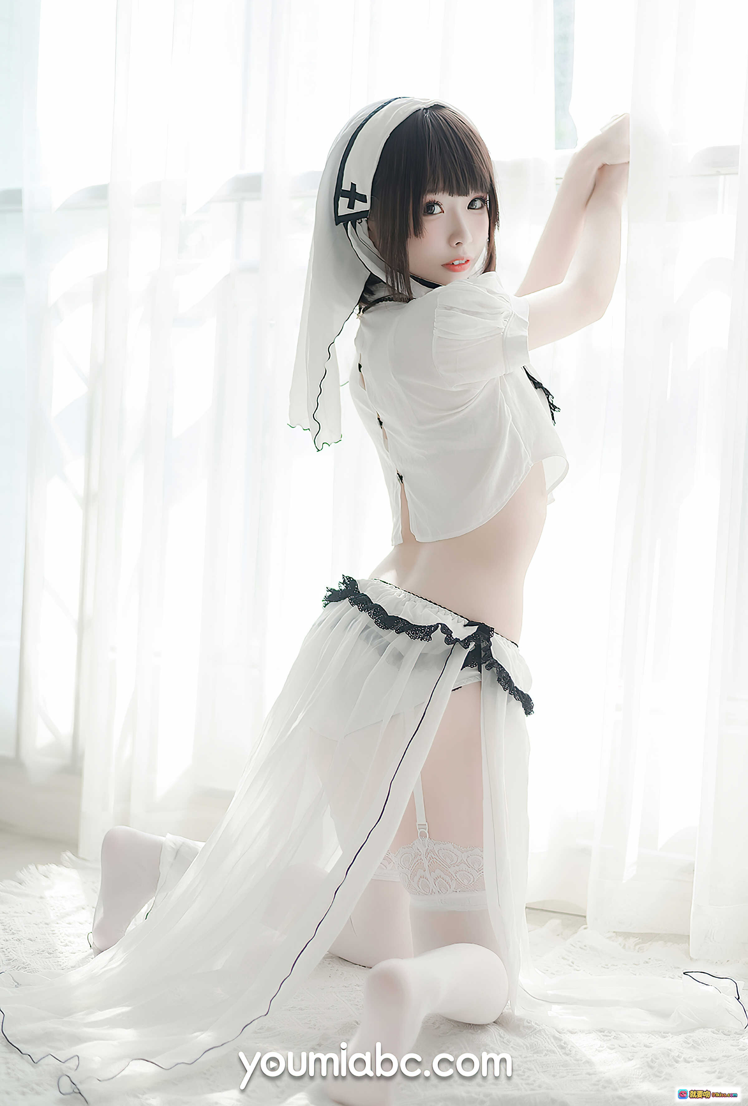 图片[3] - 圣洁修女cos甜椒妙妙mio 白色蕾丝黑边十字架 甜美少女写真 优雅坐姿室内光影 YouMi尤蜜2020.11.10 - 就要吻
