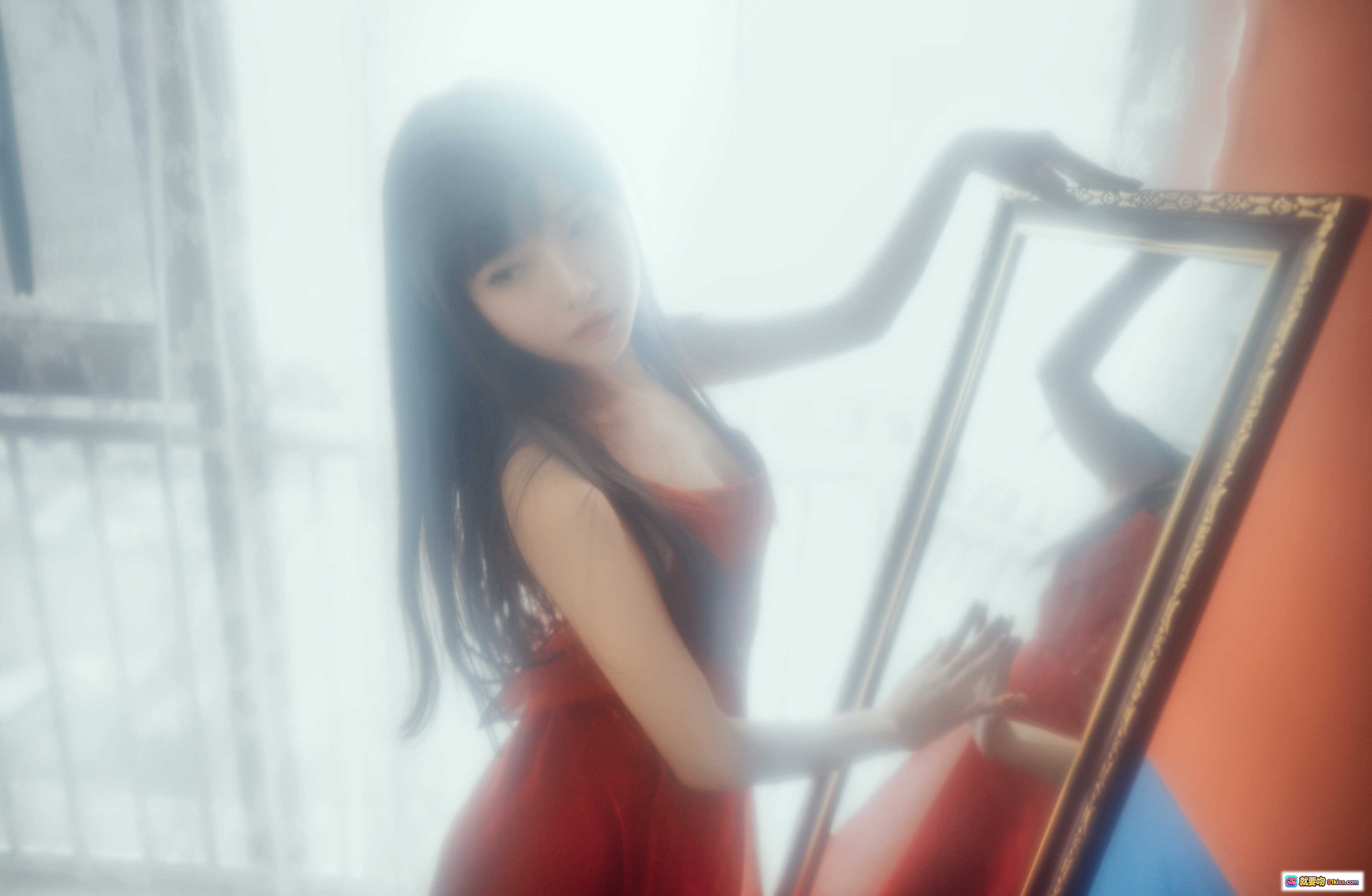 图片[8] - Shika小鹿鹿NO.043 Rose 红裙少女窗边写真 8P高清美图 优雅温柔氛围感私房照 - 就要吻