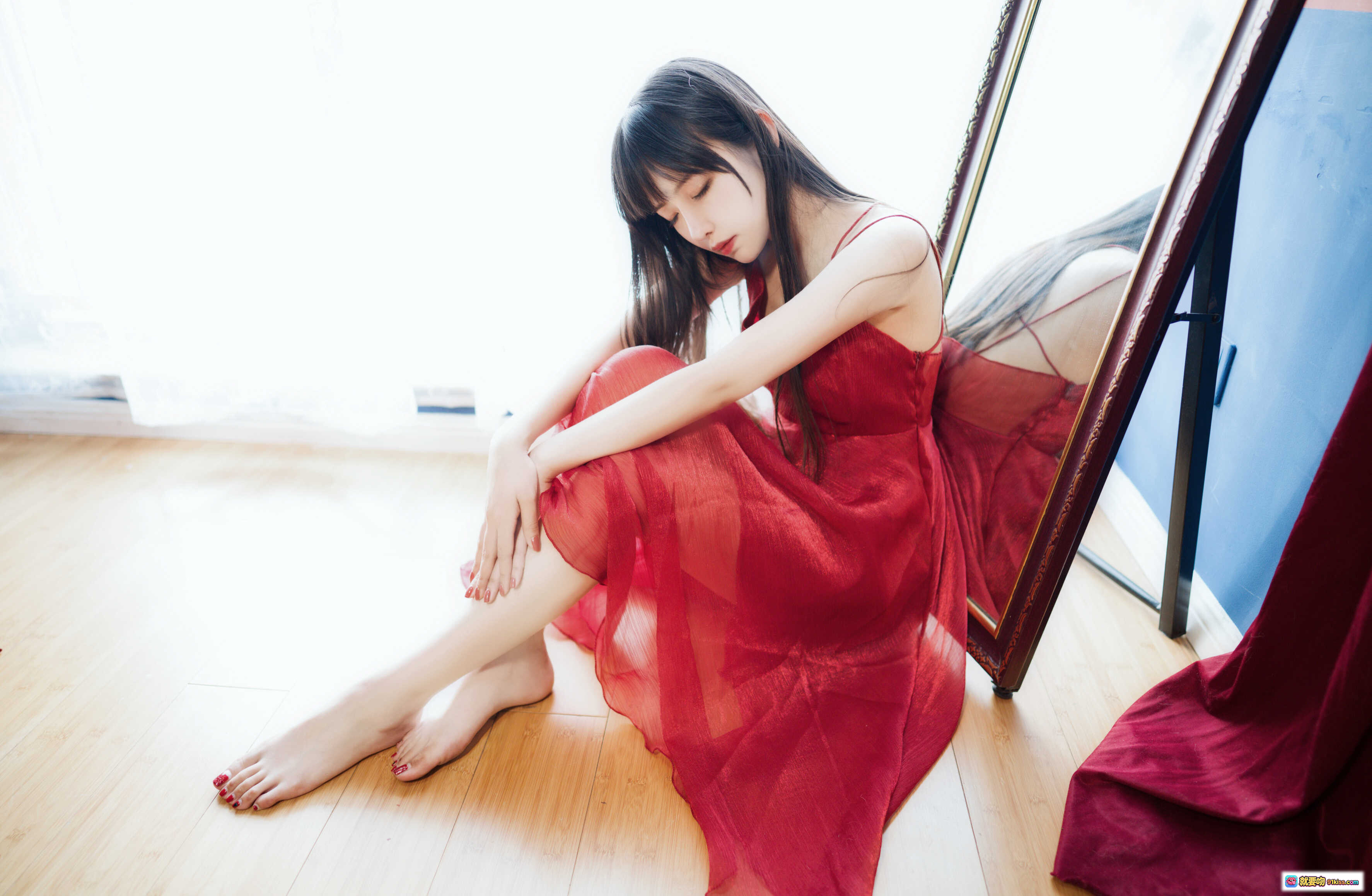 图片[7] - Shika小鹿鹿NO.043 Rose 红裙少女窗边写真 8P高清美图 优雅温柔氛围感私房照 - 就要吻