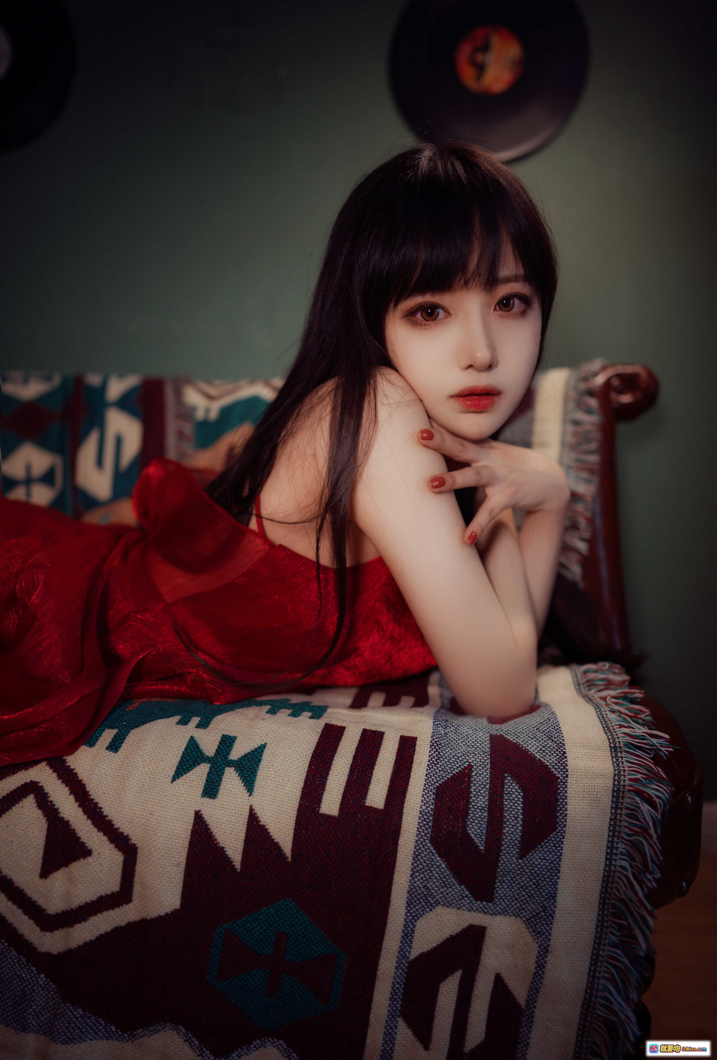 图片[3] - Shika小鹿鹿NO.043 Rose 红裙少女窗边写真 8P高清美图 优雅温柔氛围感私房照 - 就要吻