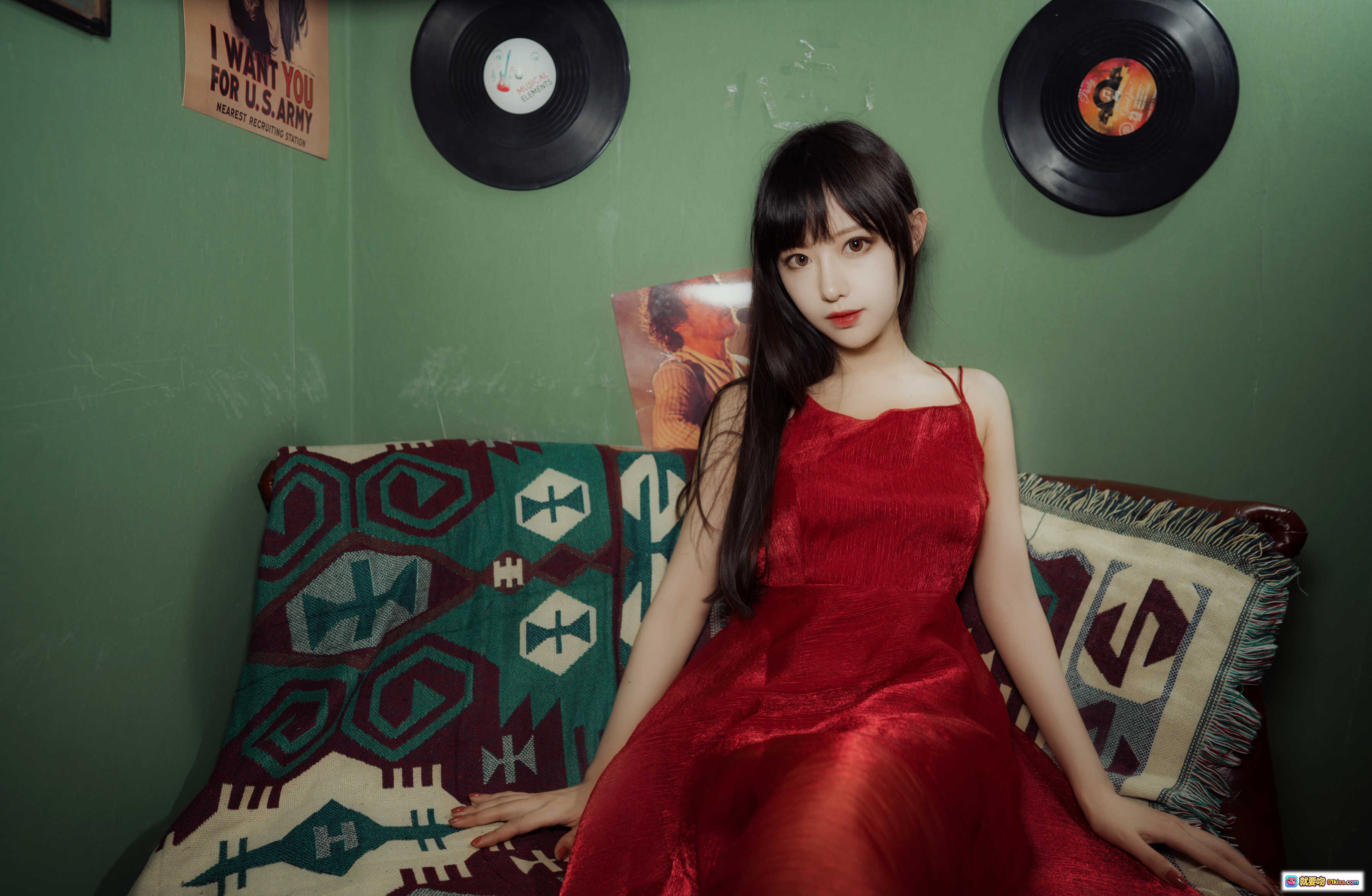 图片[5] - Shika小鹿鹿NO.043 Rose 红裙少女窗边写真 8P高清美图 优雅温柔氛围感私房照 - 就要吻