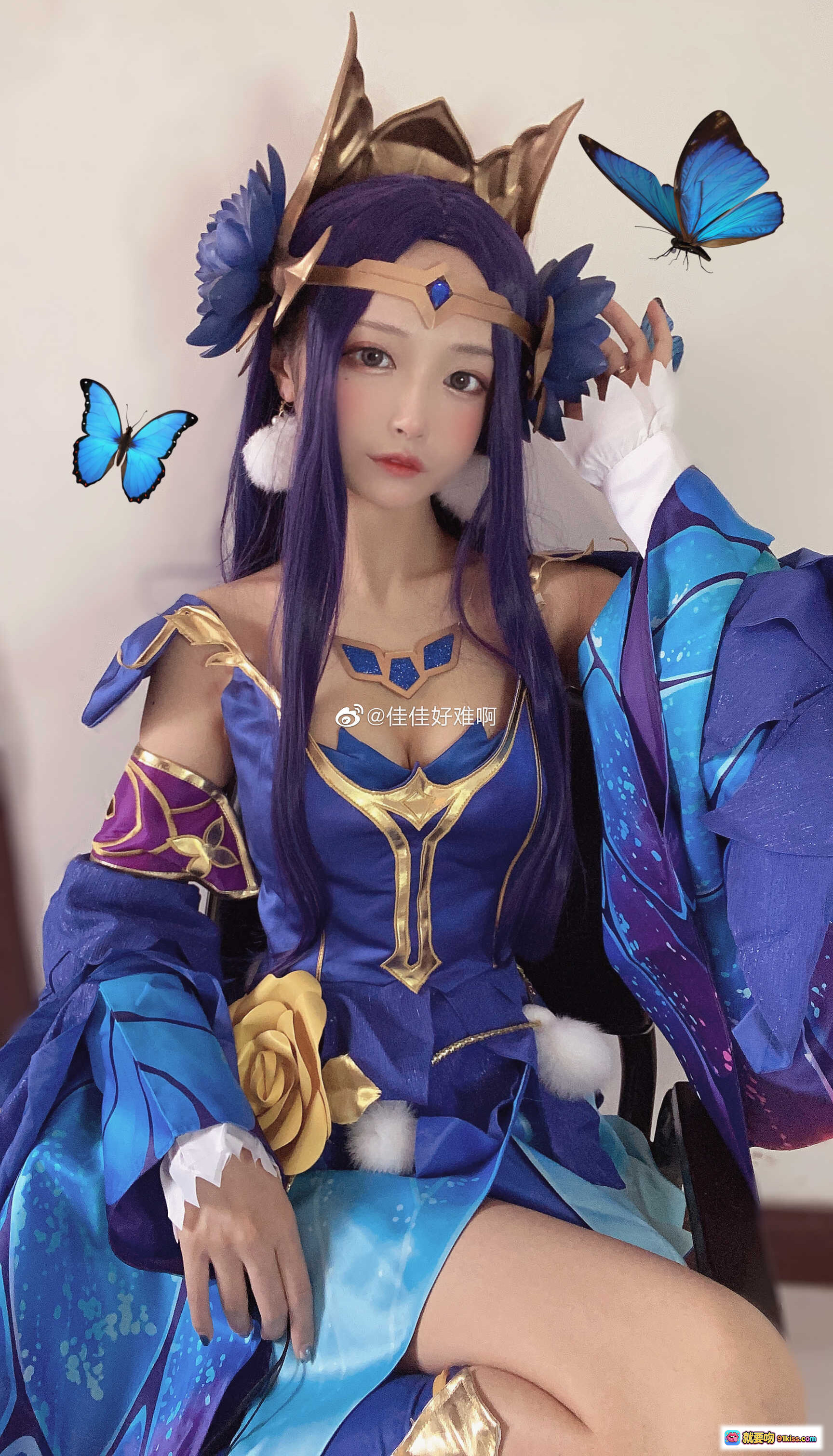 图片[1] - 佳佳好难啊VOL.19王者荣耀貂蝉cosplay紫发蓝裙蝴蝶装饰精致还原角色造型 - 就要吻