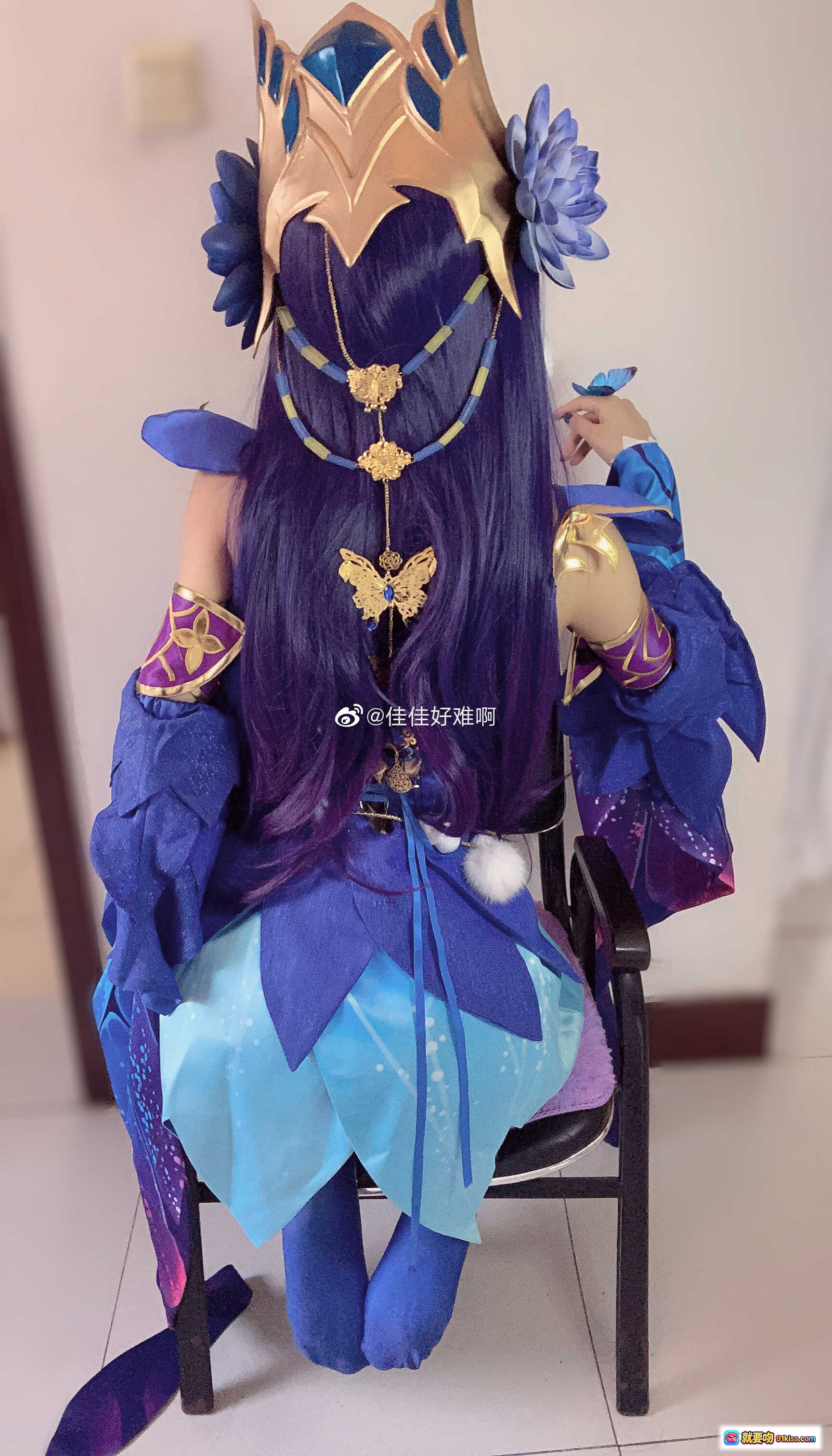 图片[5] - 佳佳好难啊VOL.19王者荣耀貂蝉cosplay紫发蓝裙蝴蝶装饰精致还原角色造型 - 就要吻
