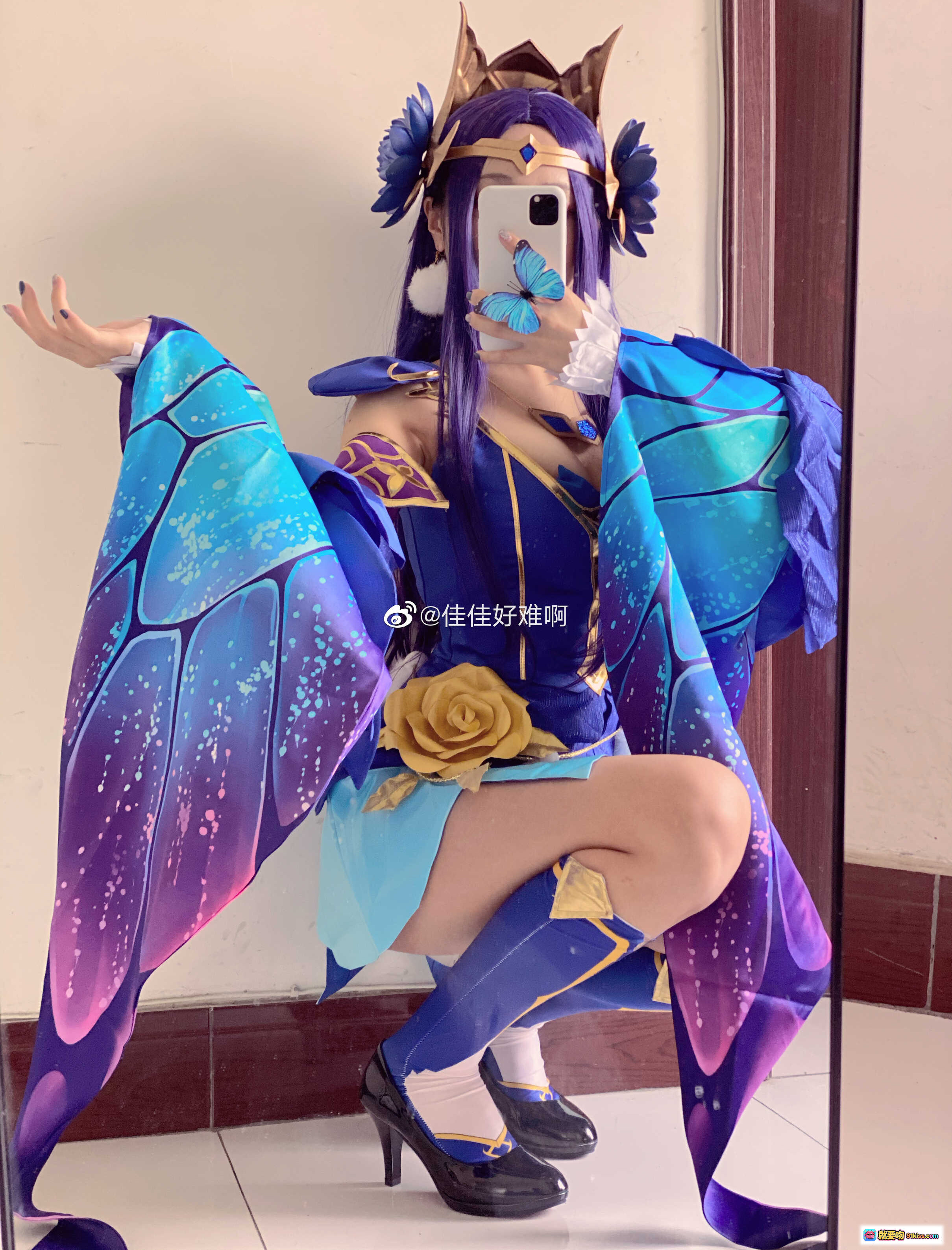 图片[4] - 佳佳好难啊VOL.19王者荣耀貂蝉cosplay紫发蓝裙蝴蝶装饰精致还原角色造型 - 就要吻