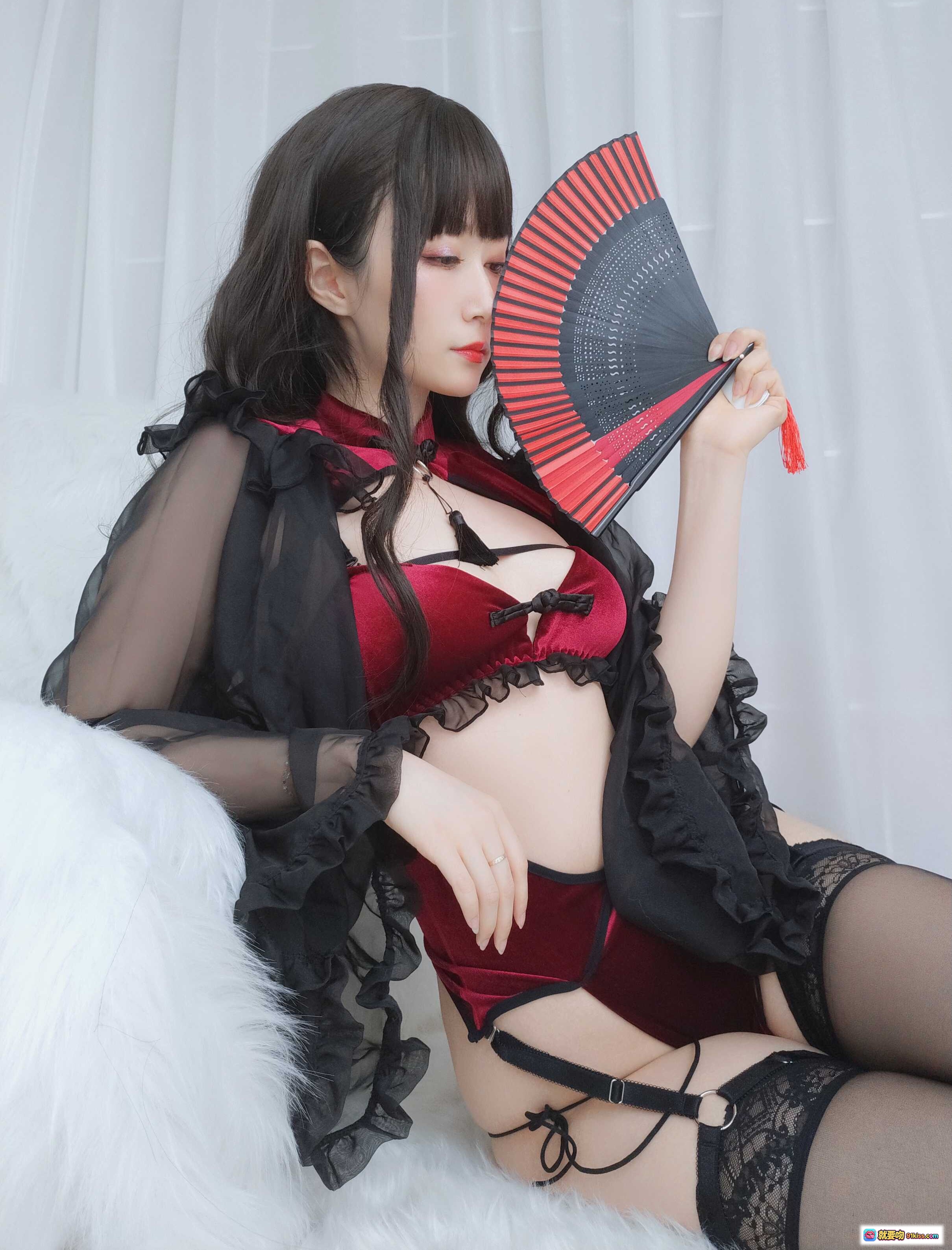 图片[4] - 白银81 NO.040 红丝绒旗袍写真｜黑纱透视+蕾丝吊袜+折扇遮面性感私房照 - 就要吻