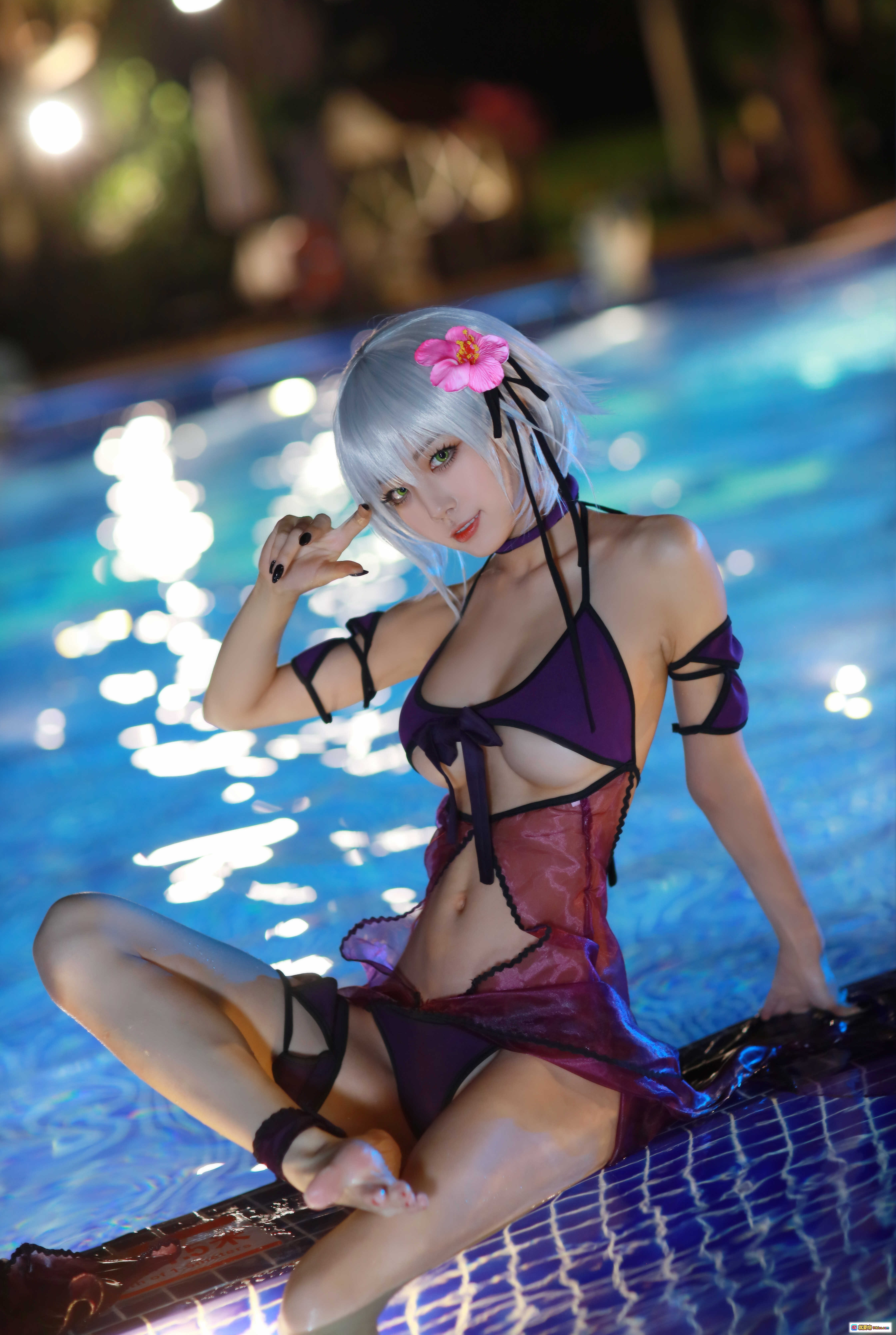 图片[5] - 水淼NO.068贞德泳装Cosplay写真｜银发少女黑系比基尼性感姿势室内光影美拍41P - 就要吻
