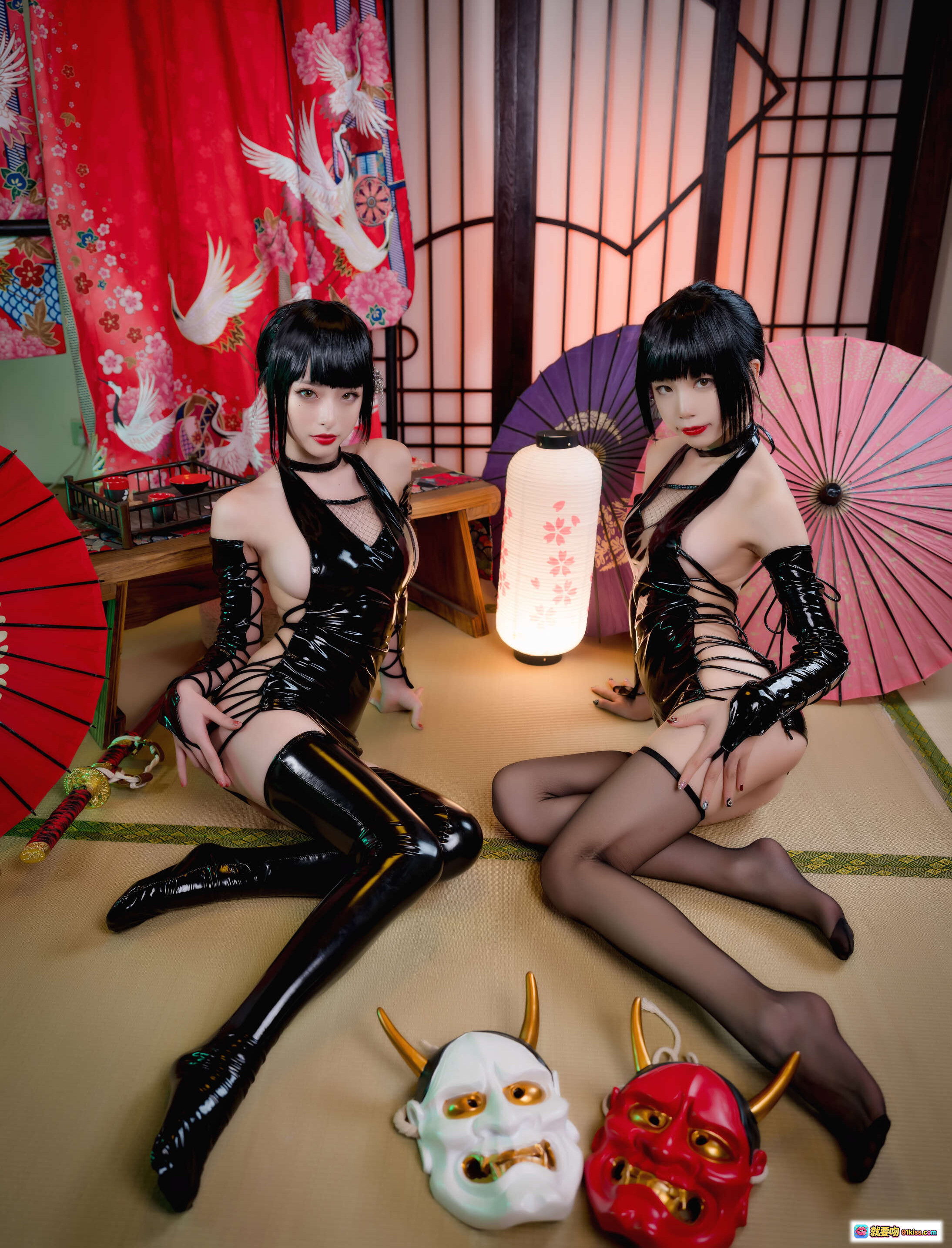 图片[3] - 水淼 NO.016 & 清水 忍者双人写真 | 黑色绑带服饰 | 日式格子门背景 | 亲密互动姿势 | 高清摄影集 - 就要吻