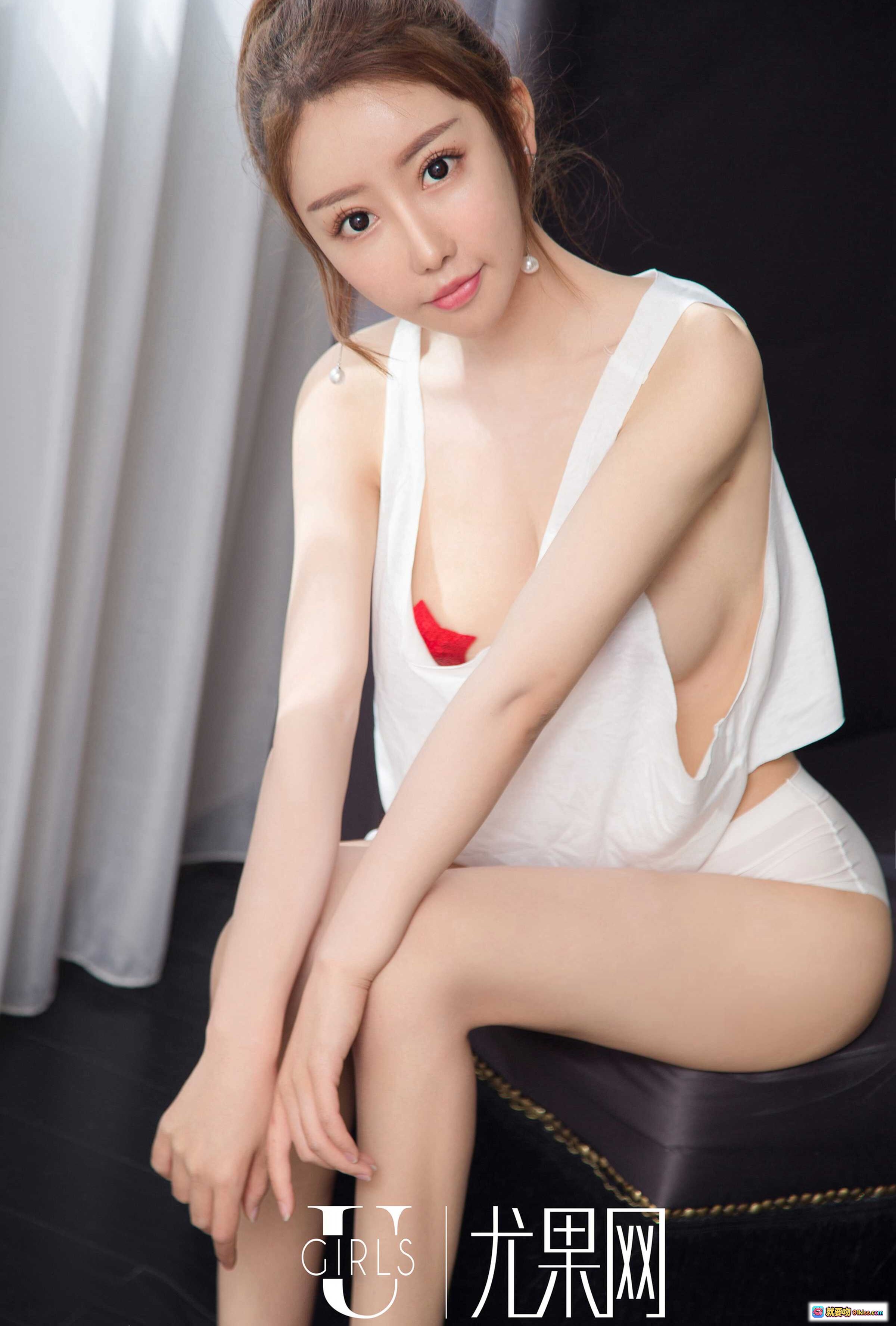 图片[7] - 夏瑶性感写真-Ugirls尤果网2018.11.29 U406 白色巴黎字样吊带裙浴室私房照 - 就要吻