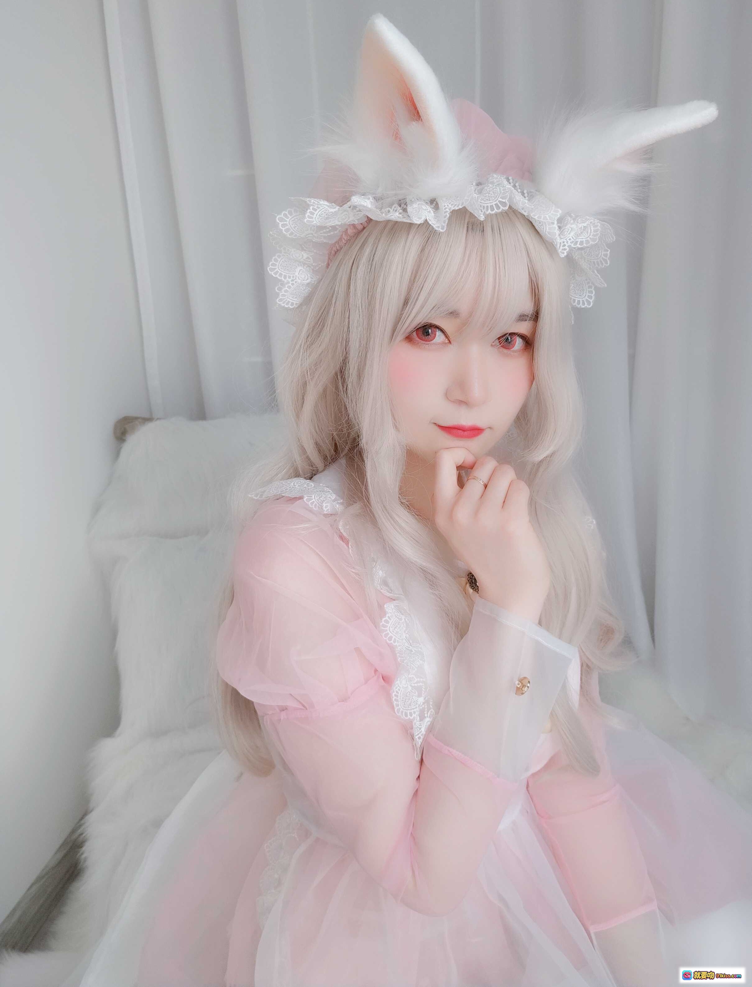 图片[2] - 白银81 NO.029 女仆小兔子 Cosplay 粉色蕾丝兔耳装 甜美少女风 白发红唇 轻纱长裙 室内写真 85P高清图集 - 就要吻