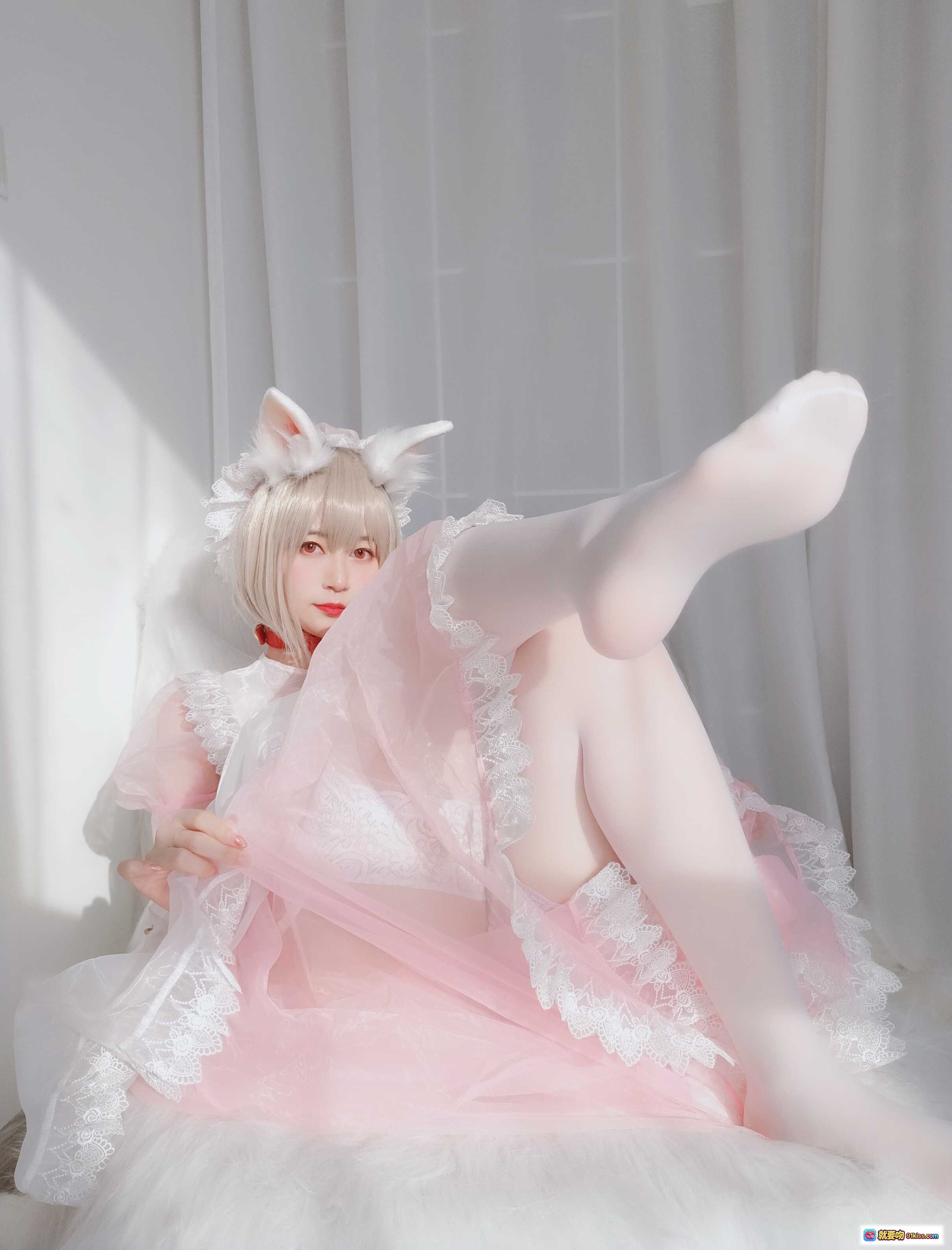 图片[9] - 白银81 NO.029 女仆小兔子 Cosplay 粉色蕾丝兔耳装 甜美少女风 白发红唇 轻纱长裙 室内写真 85P高清图集 - 就要吻