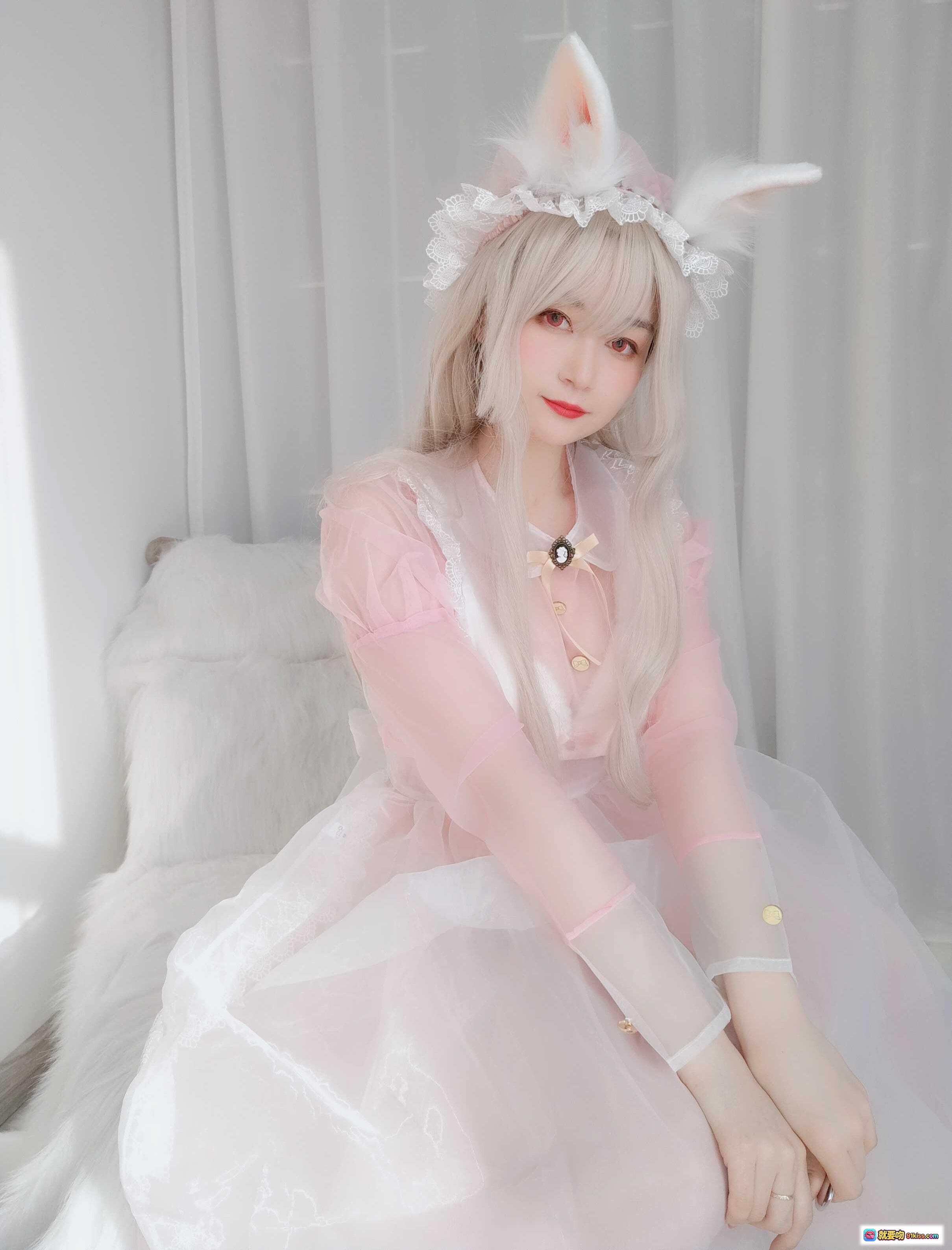 图片[8] - 白银81 NO.029 女仆小兔子 Cosplay 粉色蕾丝兔耳装 甜美少女风 白发红唇 轻纱长裙 室内写真 85P高清图集 - 就要吻