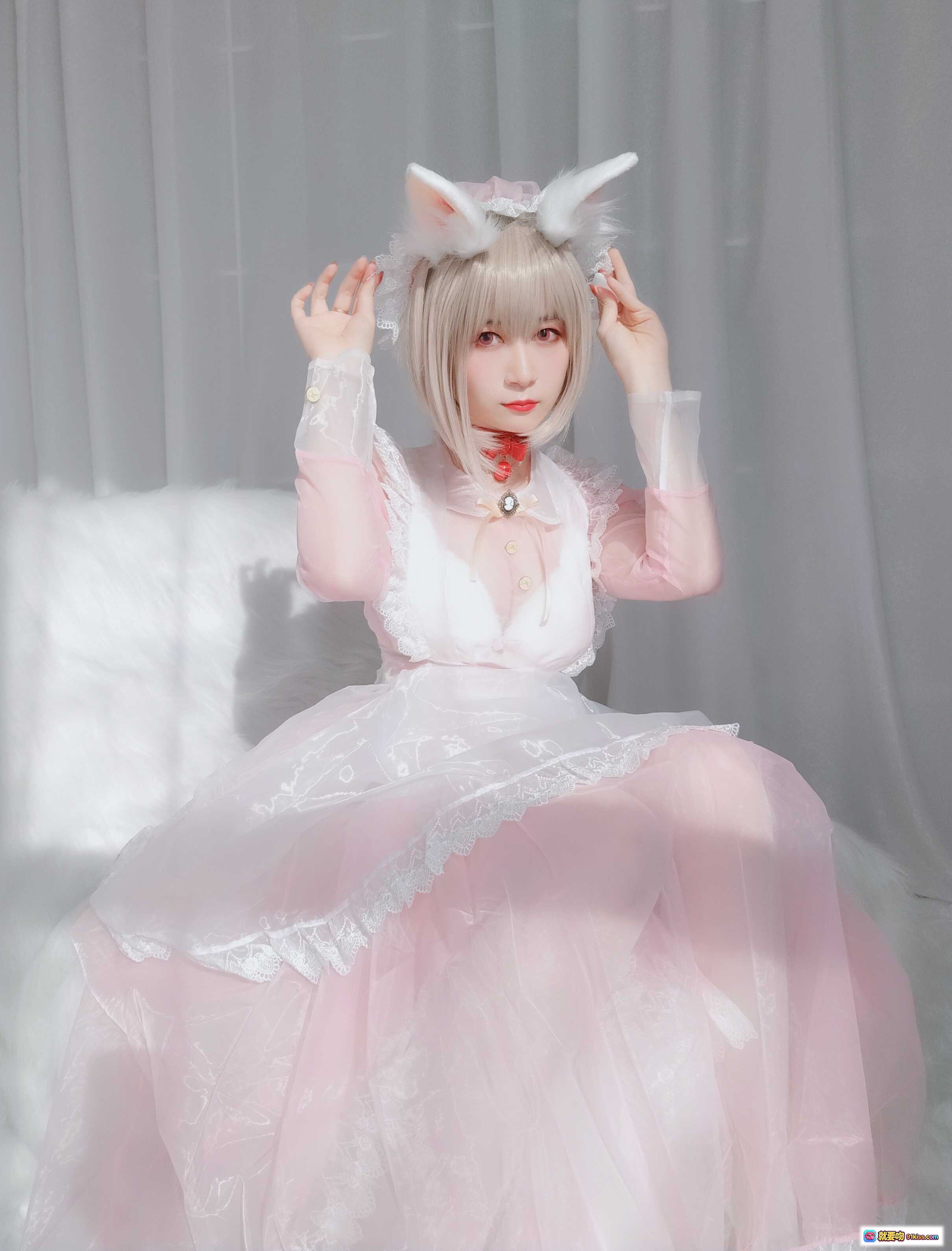 图片[6] - 白银81 NO.029 女仆小兔子 Cosplay 粉色蕾丝兔耳装 甜美少女风 白发红唇 轻纱长裙 室内写真 85P高清图集 - 就要吻