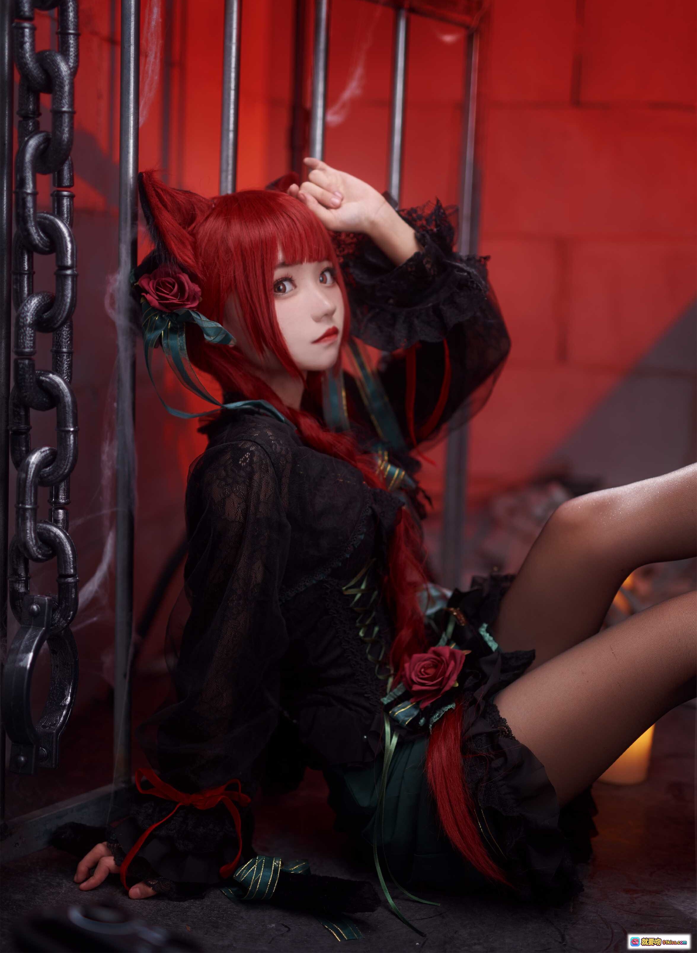 图片[8] - 花柒Hana NO.005 火焰猫燐 Cosplay 黑色蕾丝哥特风 红发双马尾 花饰洛丽塔 优雅暗黑系造型 - 就要吻