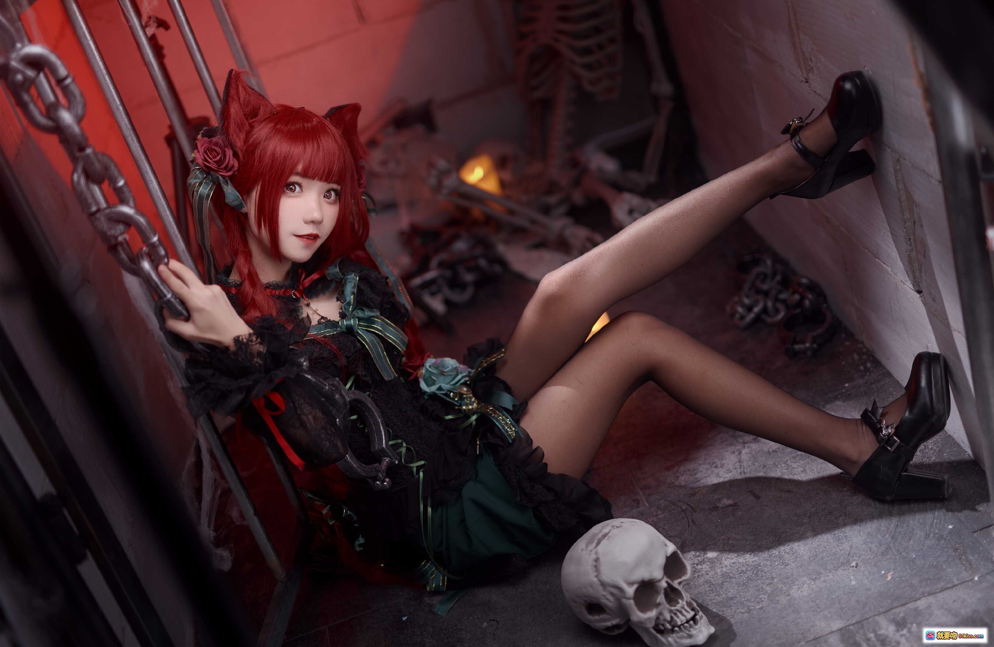 图片[2] - 花柒Hana NO.005 火焰猫燐 Cosplay 黑色蕾丝哥特风 红发双马尾 花饰洛丽塔 优雅暗黑系造型 - 就要吻