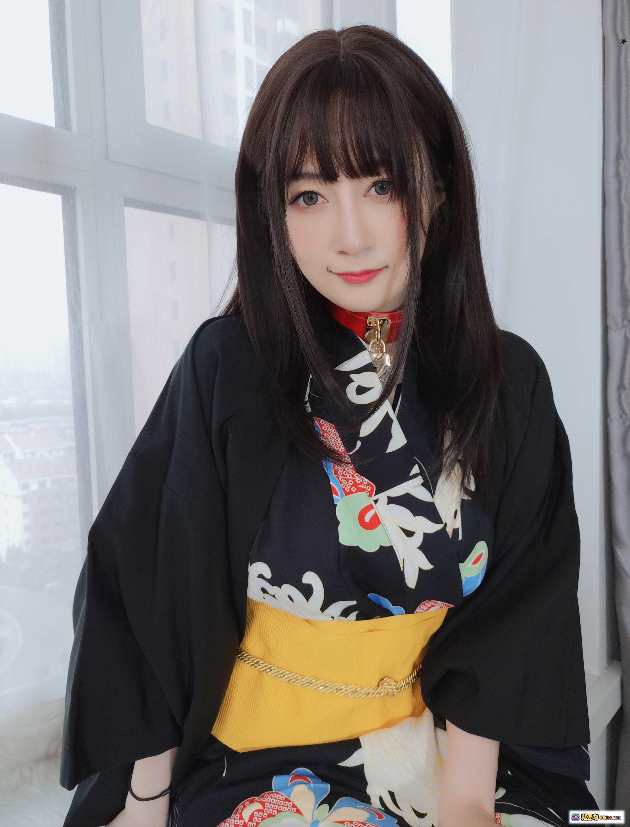 图片[3] - 白银81 NO.082 和服下的秘密：黑底彩绘和服+黄色腰带+俏皮吐舌姿势+日系写真风 - 就要吻