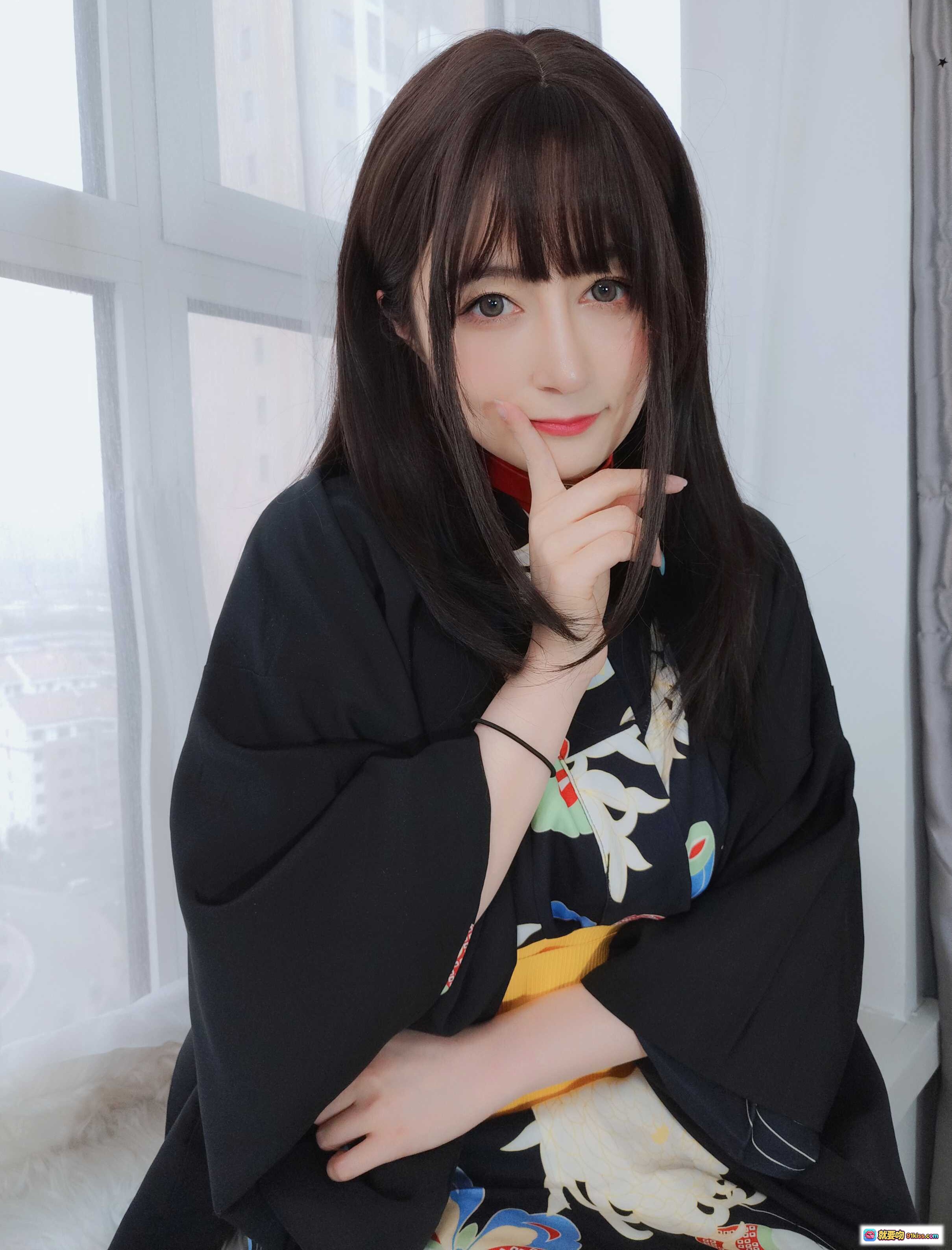 图片[7] - 白银81 NO.082 和服下的秘密：黑底彩绘和服+黄色腰带+俏皮吐舌姿势+日系写真风 - 就要吻