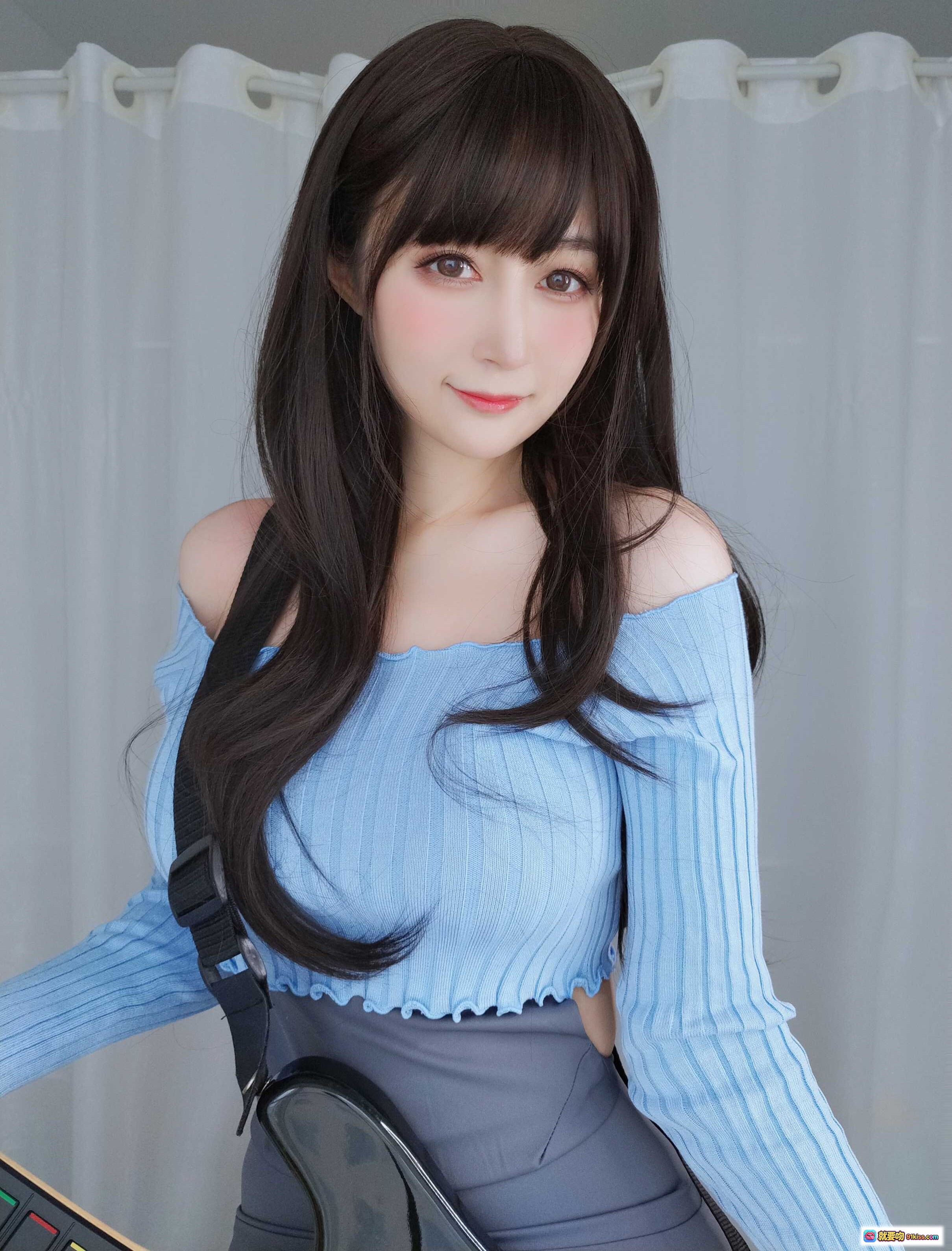 图片[5] - 白银81 NO.080 吉他妹妹写真 165P高清美图 蓝色针织衫少女 甜美笑容抱吉他 室内窗边自然光拍摄 - 就要吻