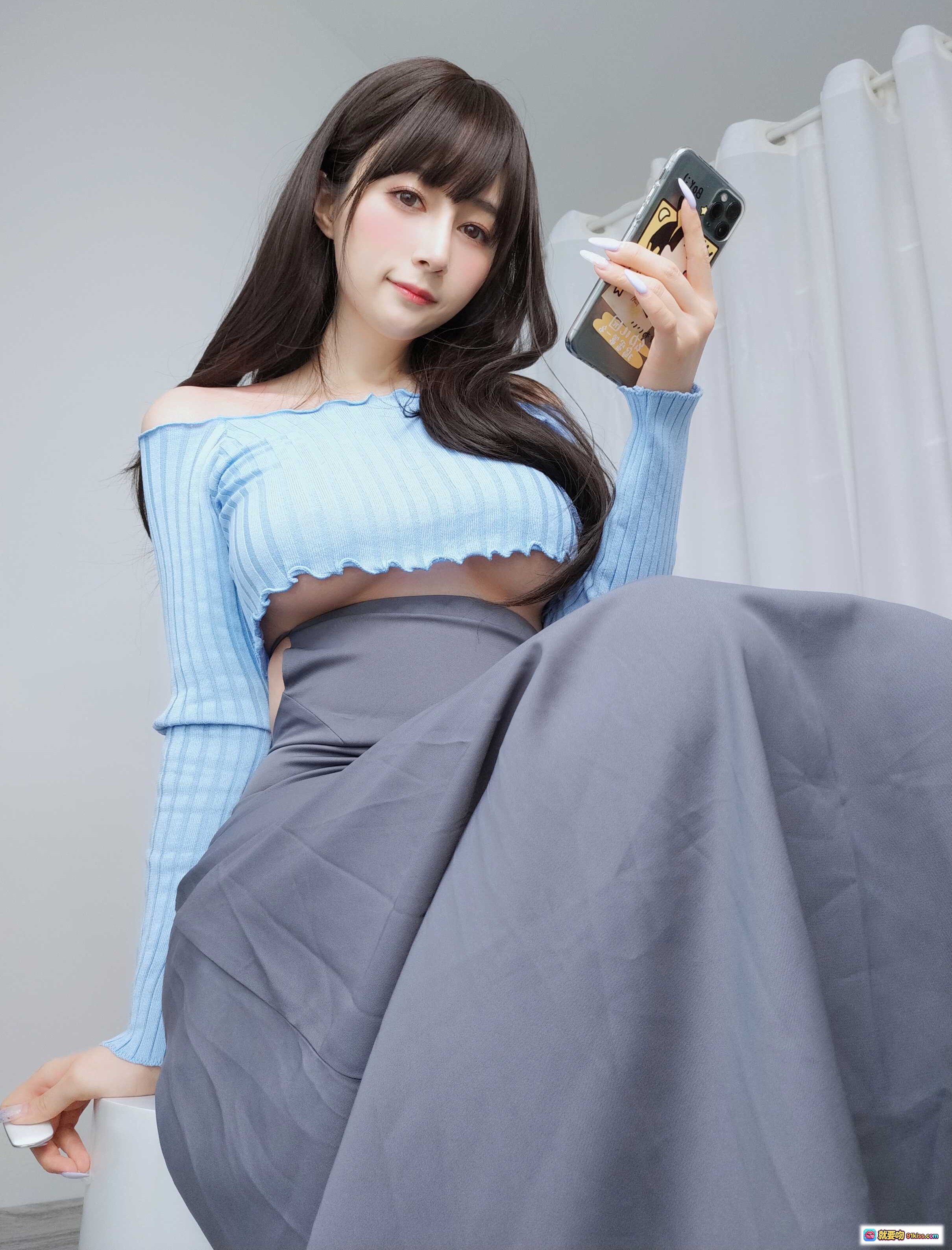 图片[6] - 白银81 NO.080 吉他妹妹写真 165P高清美图 蓝色针织衫少女 甜美笑容抱吉他 室内窗边自然光拍摄 - 就要吻