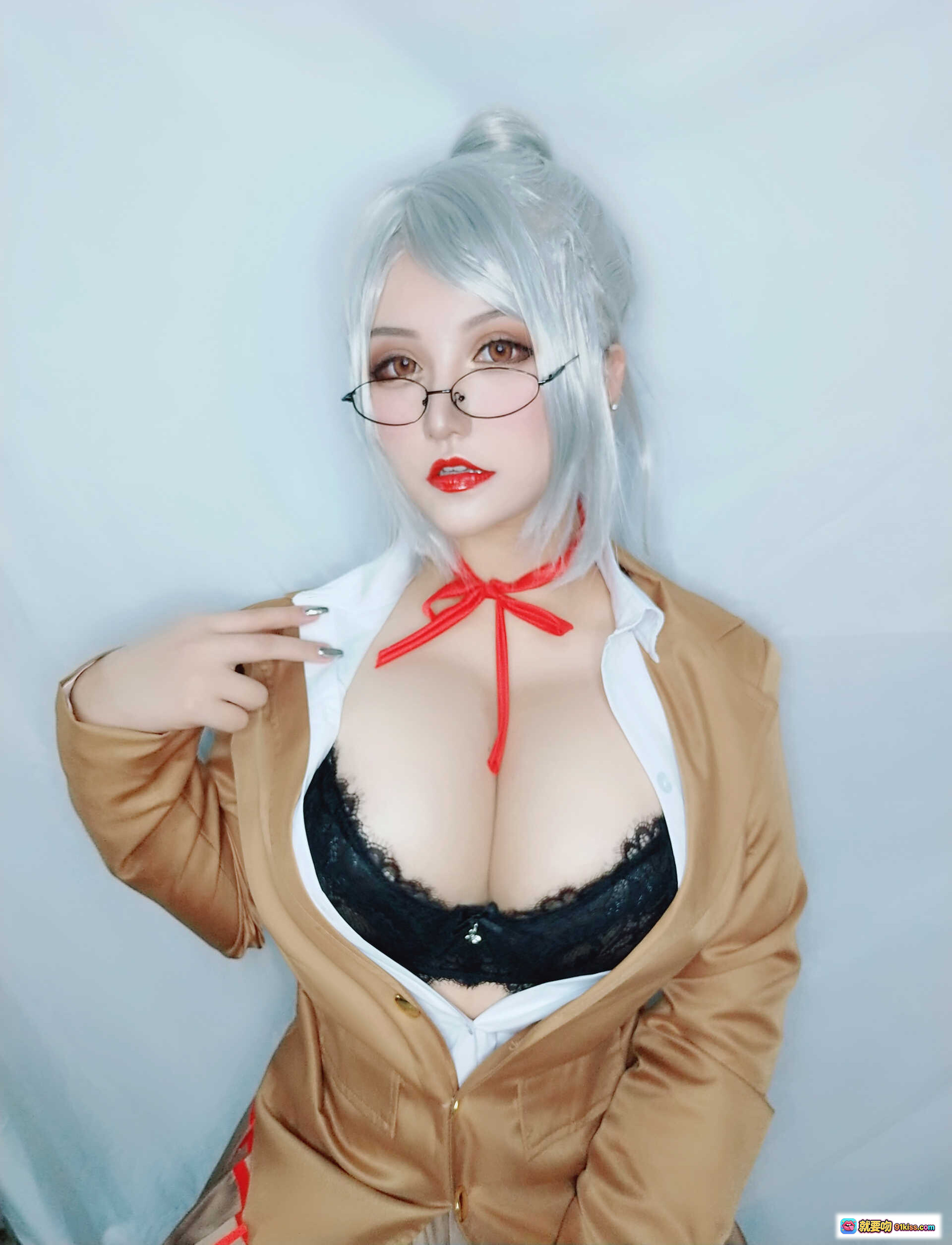 图片[4] - 夏鸽鸽cos白木芽衣子制服写真｜镜前自拍环形灯打光｜过膝长靴格裙造型｜室内宿舍场景拍摄 - 就要吻