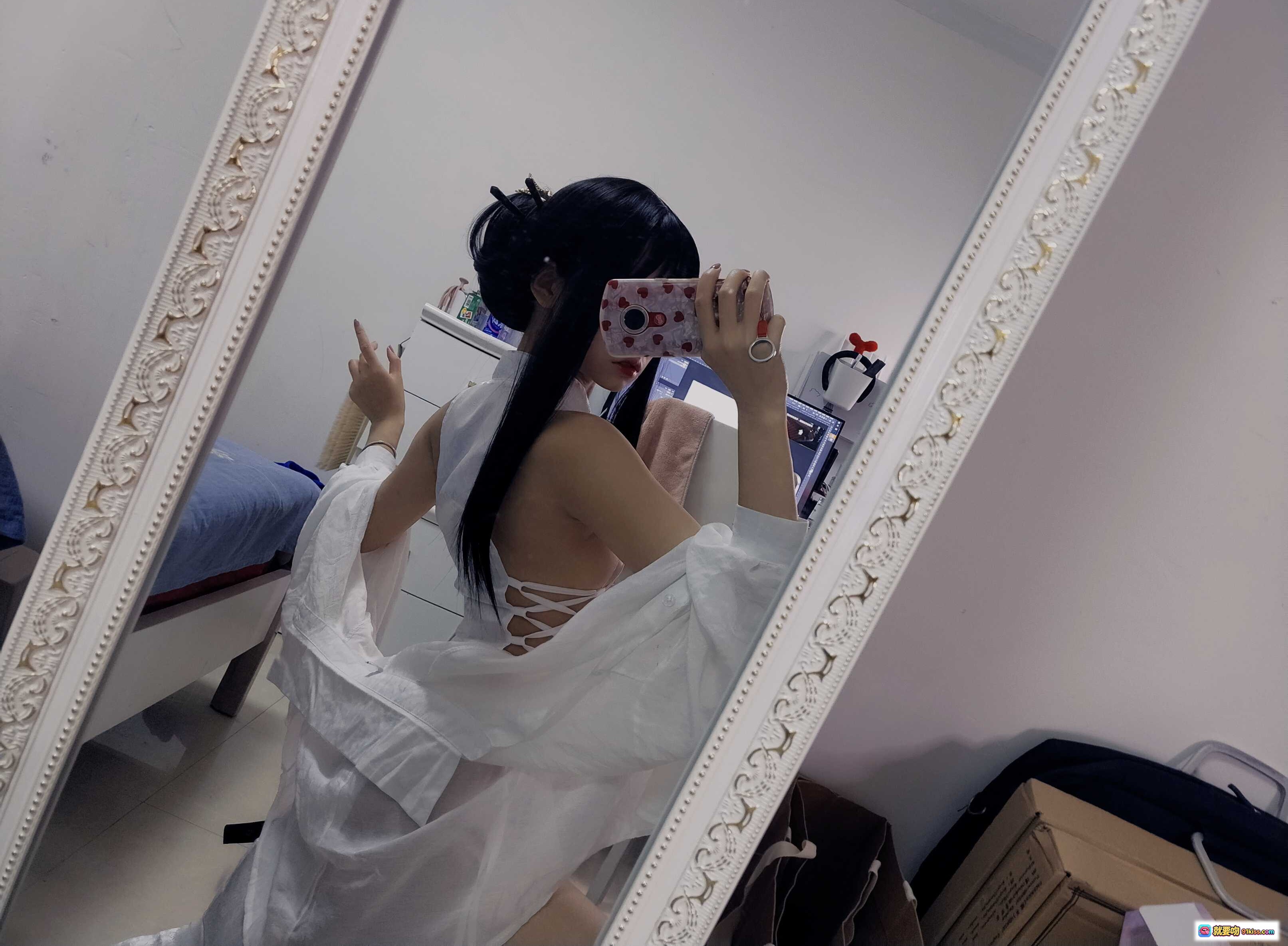 图片[8] - 猫君君_MaoJun NO.017 绑带旗袍写真 白色高开叉鱼网袜美腿镜前自拍 16P高清图集 - 就要吻