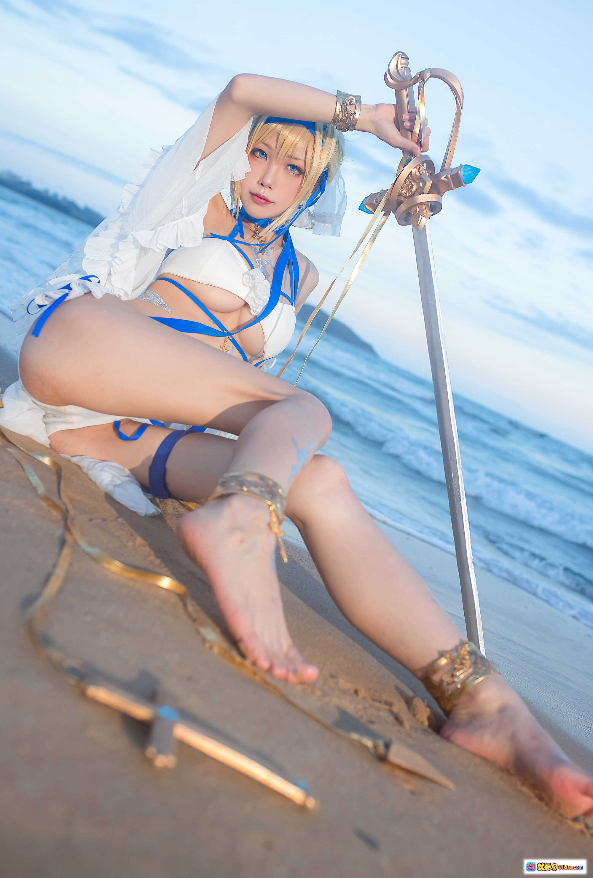 图片[9] - 水淼NO.059圣女贞德cos写真｜白裙金发持剑少女｜精致妆容蕾丝细节｜40P高清美图 - 就要吻