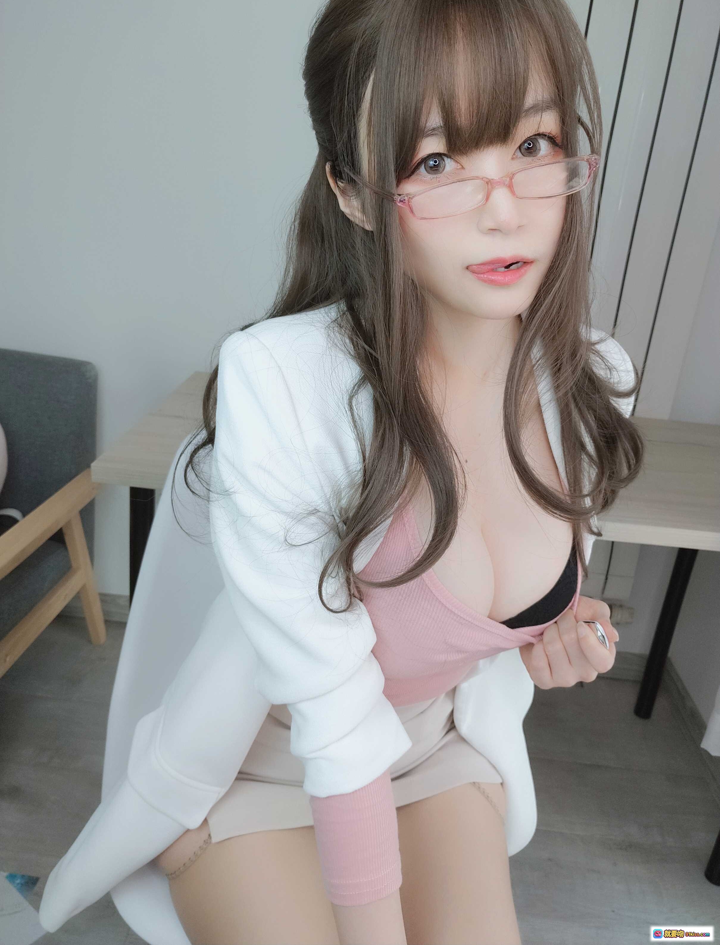 图片[8] - 甜美后辈白银81 NO.028 粉色眼镜长发少女自拍写真 153P高清图集 - 就要吻