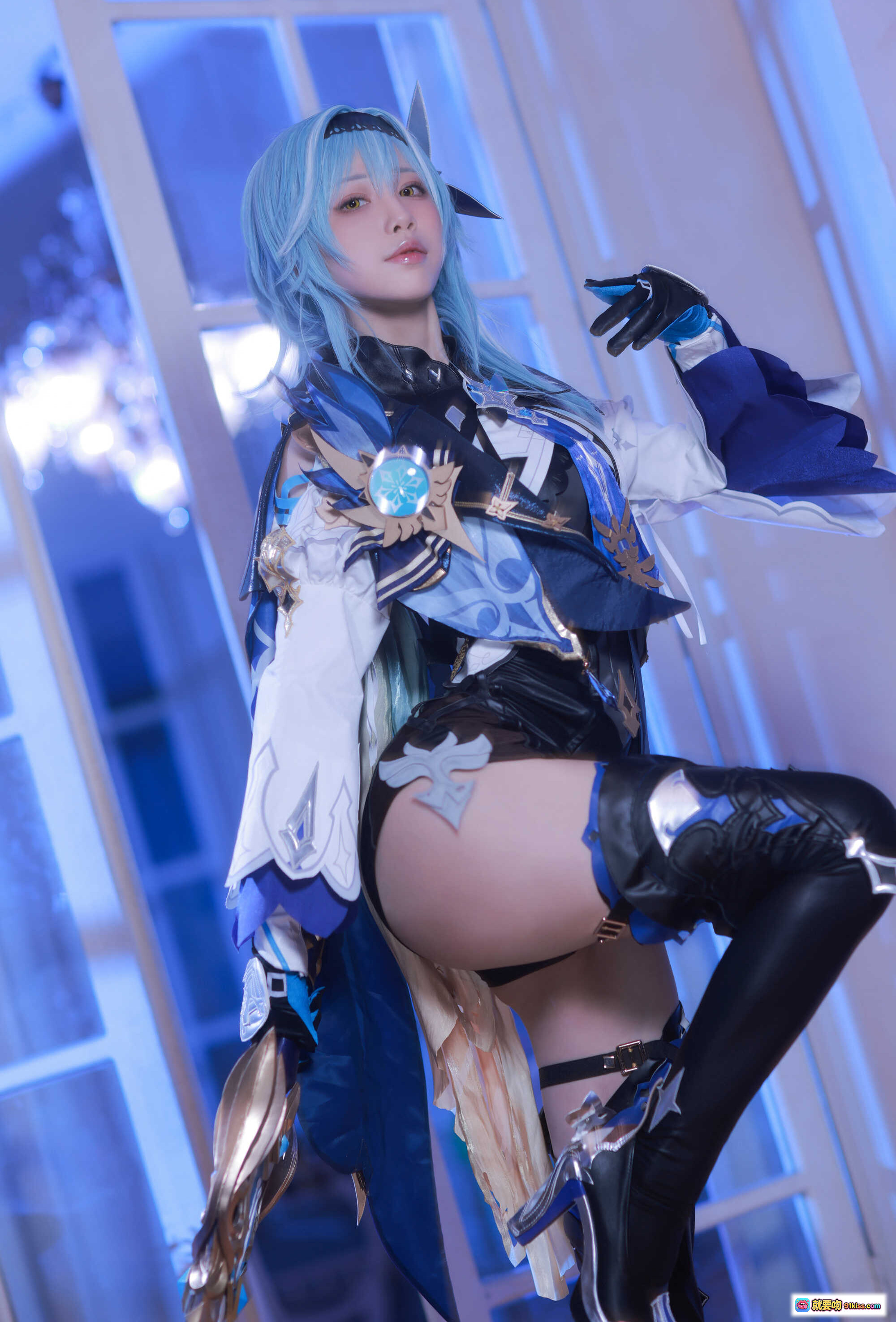 水淼aqua NO.088 原神优菈cosplay 精致蓝发战甲 高筒黑靴 性感姿态 室内蓝光场景 90P高清图集 - 就要吻