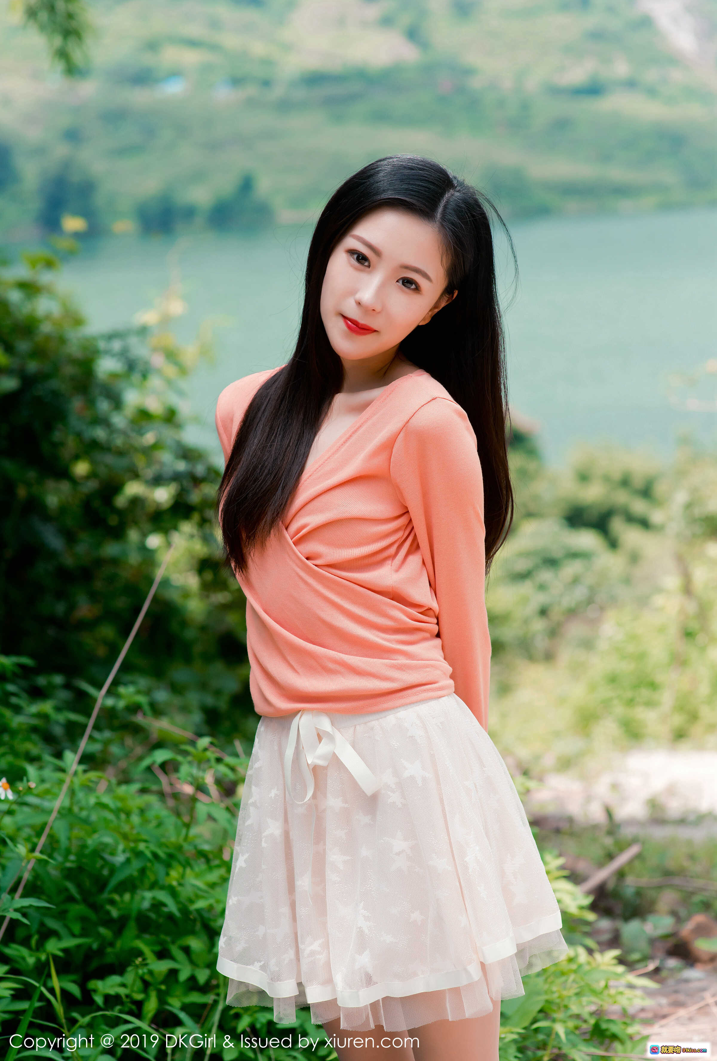 图片[10] - DKGirl小子怡Alice户外写真｜橙色上衣+肉色丝袜+高跟鞋｜自然绿植背景美腿背影照 - 就要吻