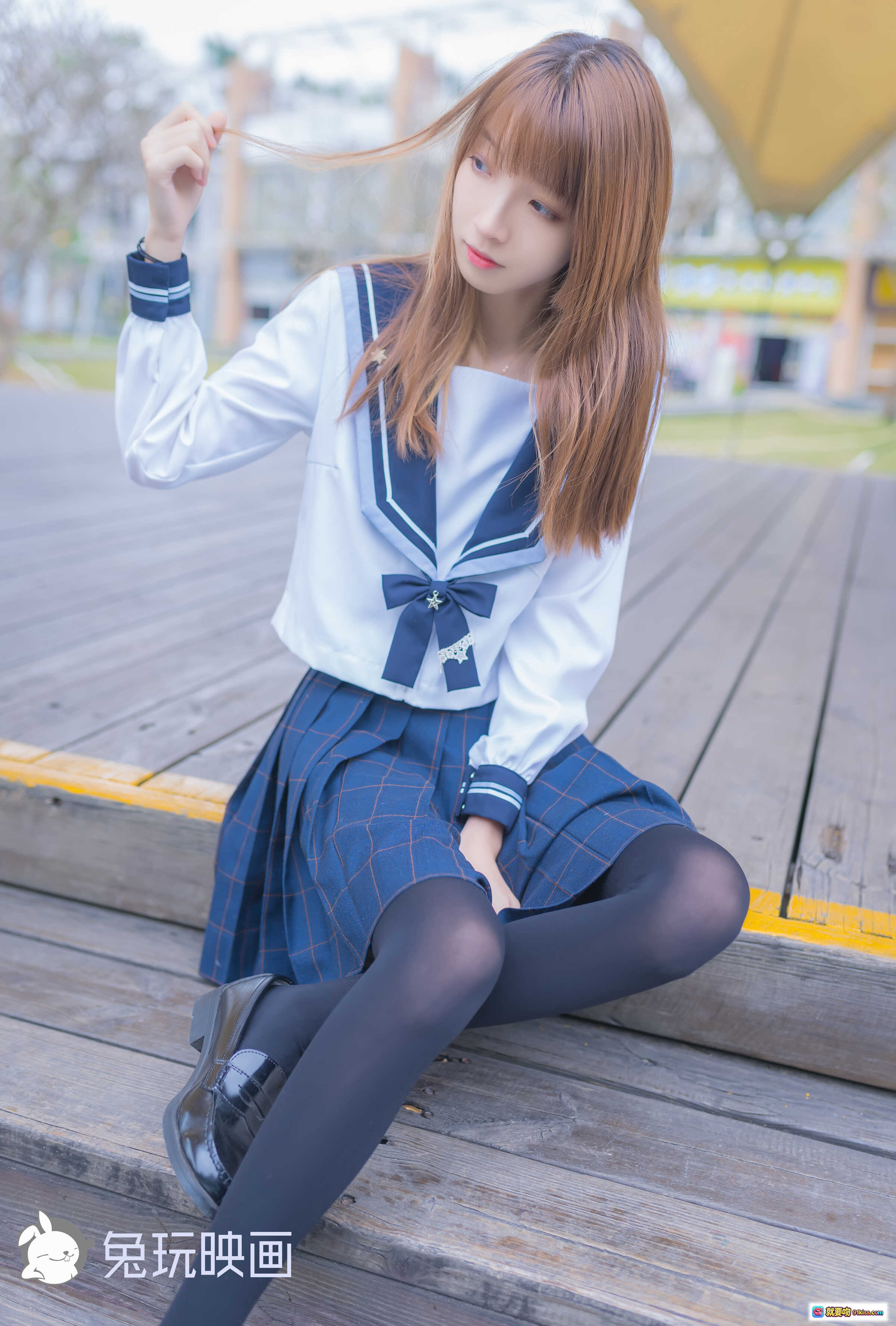 图片[7] - 祖木子NO.024小清新JK少女写真 | 蓝白水手服格裙黑丝 | 户外木台日系校园风美少女摄影 - 就要吻