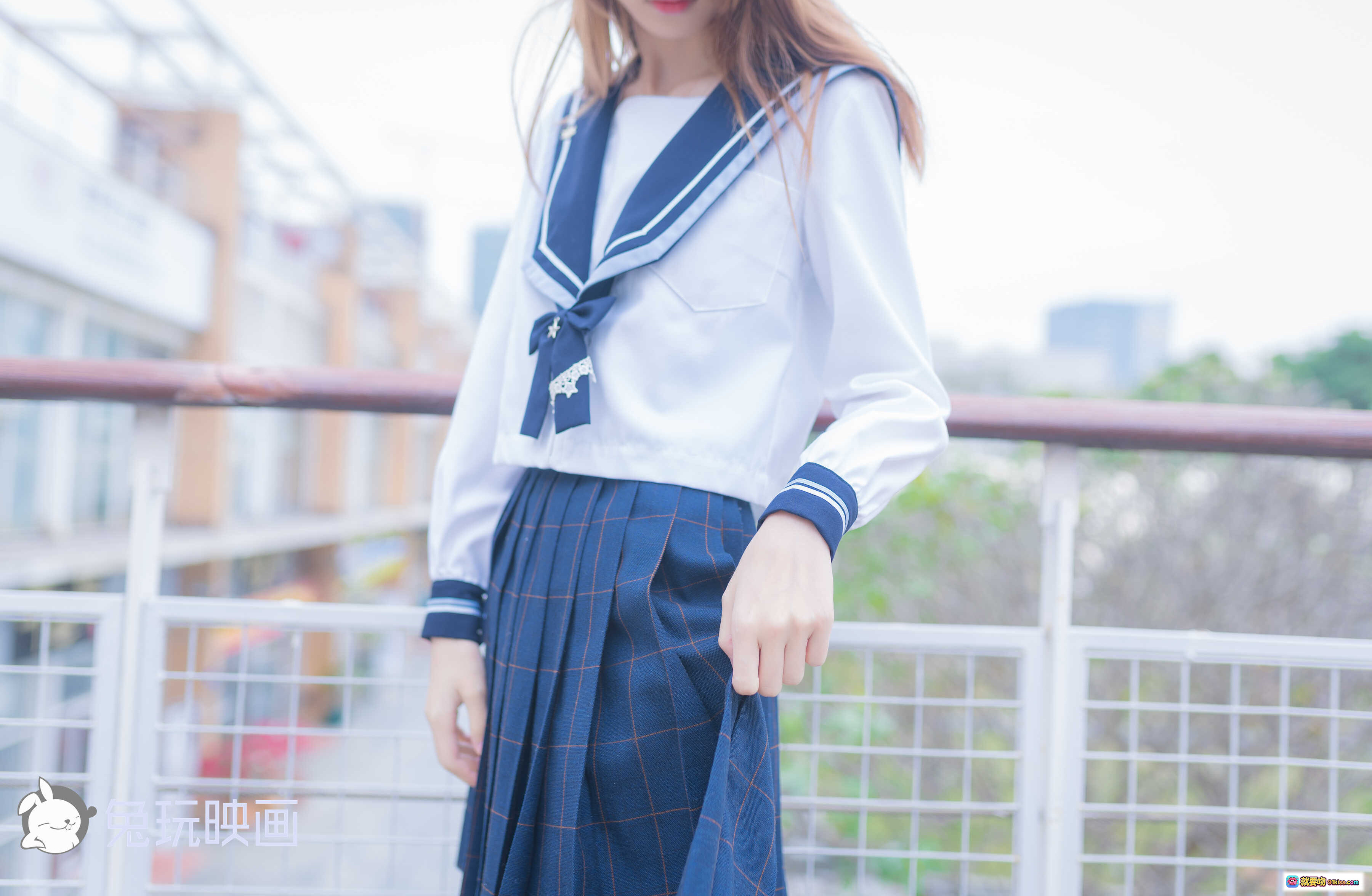 图片[10] - 祖木子NO.024小清新JK少女写真 | 蓝白水手服格裙黑丝 | 户外木台日系校园风美少女摄影 - 就要吻