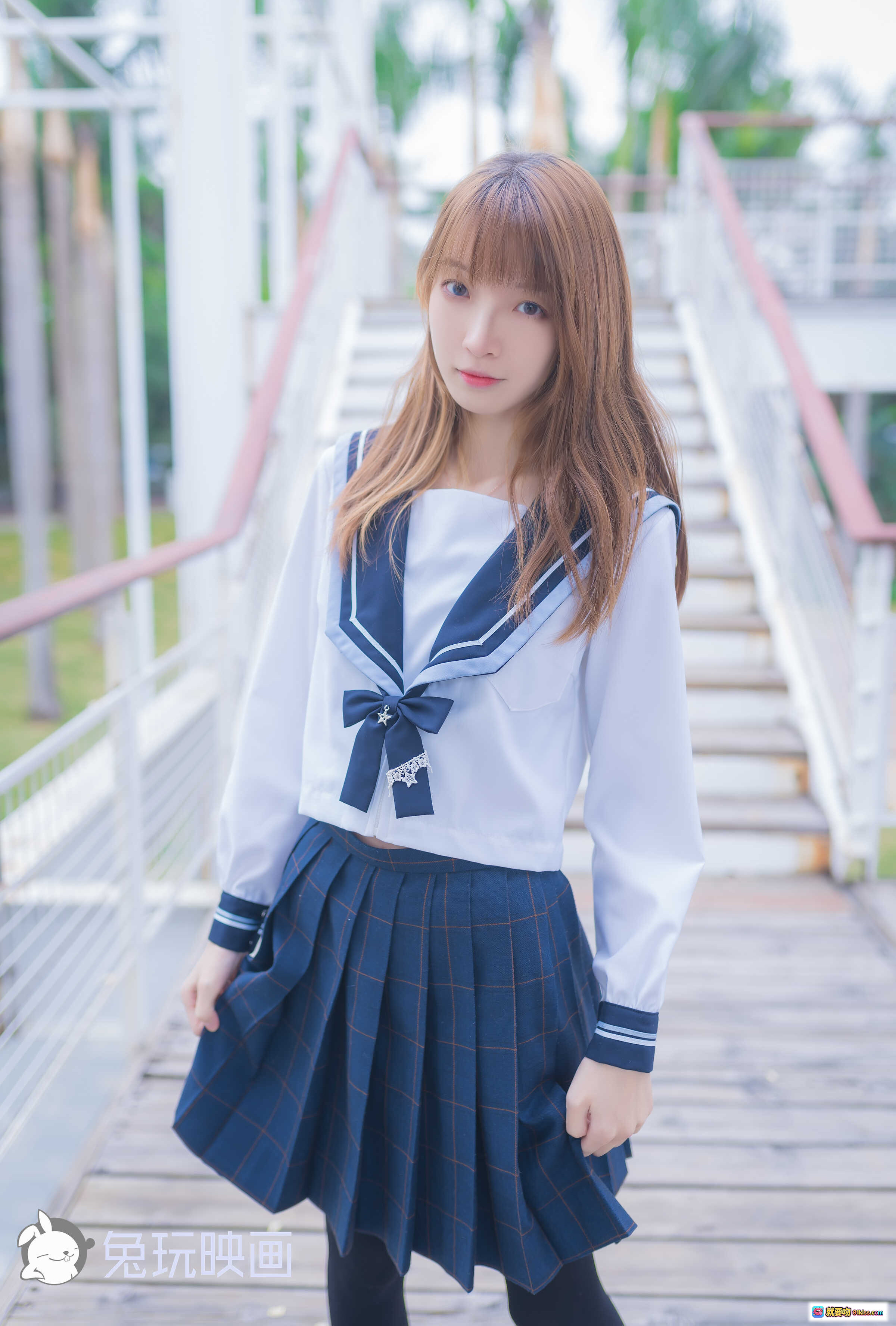 图片[6] - 祖木子NO.024小清新JK少女写真 | 蓝白水手服格裙黑丝 | 户外木台日系校园风美少女摄影 - 就要吻