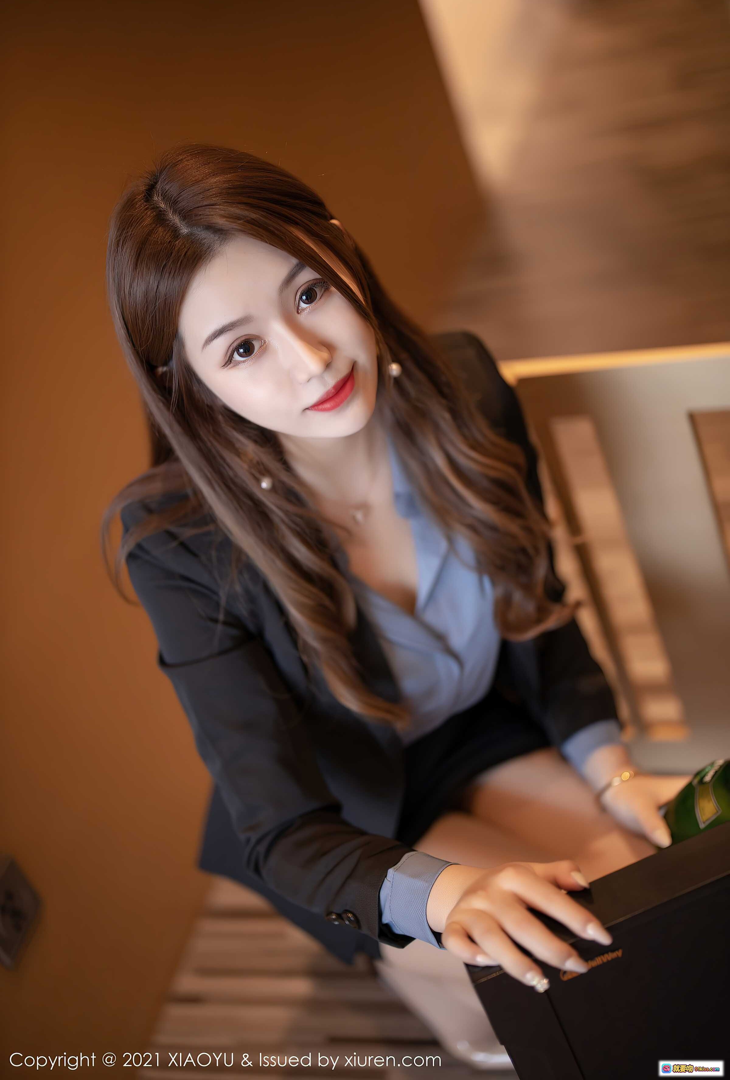 图片[6] - 梦梵优雅职场风写真｜黑色西装短裙高跟美腿｜XIAOYU语画界VOL.480高清图集 - 就要吻