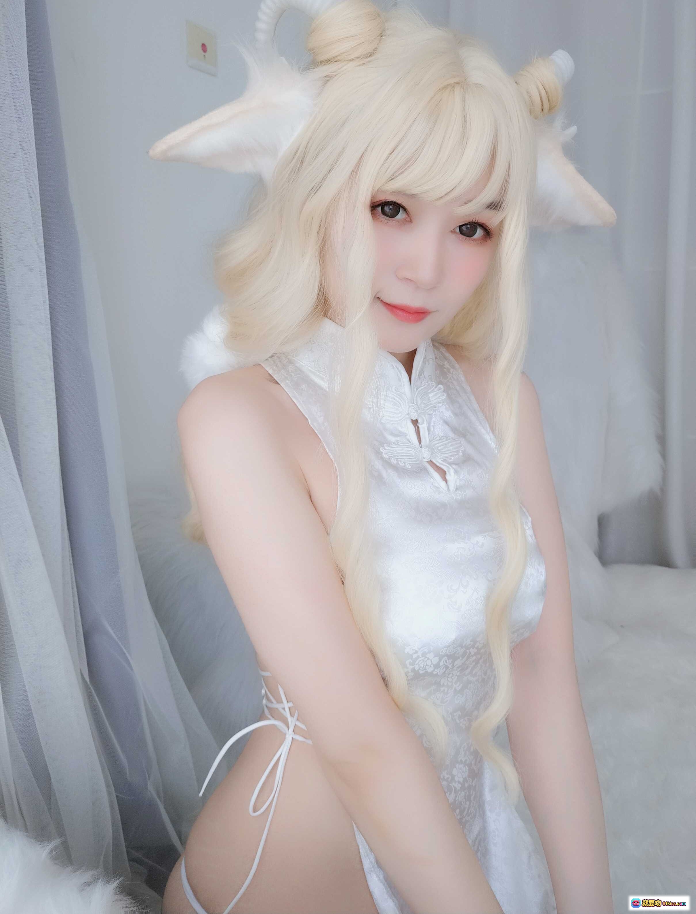 图片[4] - 白银81 NO.063 白旗袍写真 101P高清单品蕾丝吊袜带美臀性感私房照 窗边柔光氛围感拍摄 - 就要吻