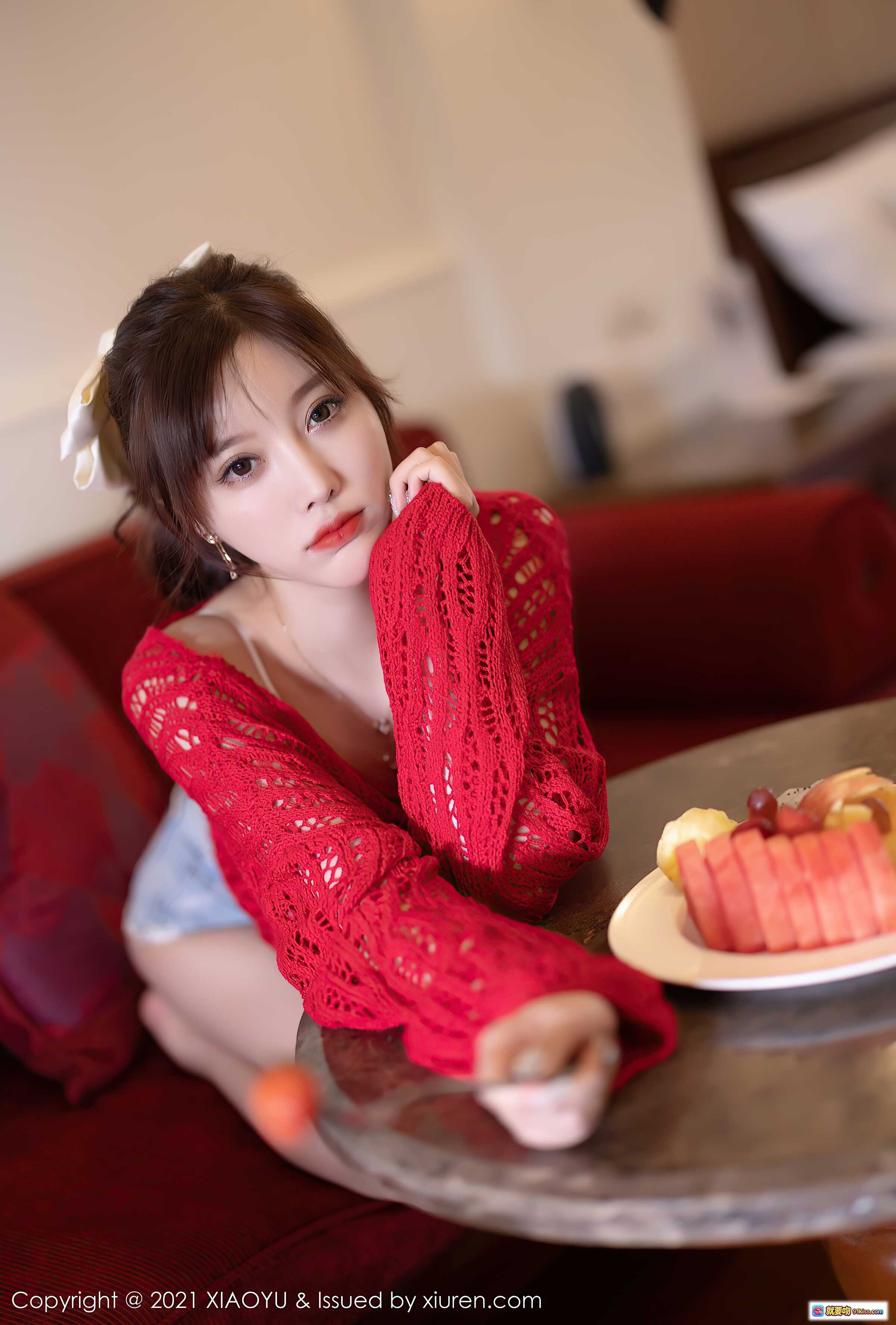 杨晨晨Yome红色镂空针织衫写真 | 甜美少女风室内私房照 | XIAOYU Vol.520高清图集 - 就要吻