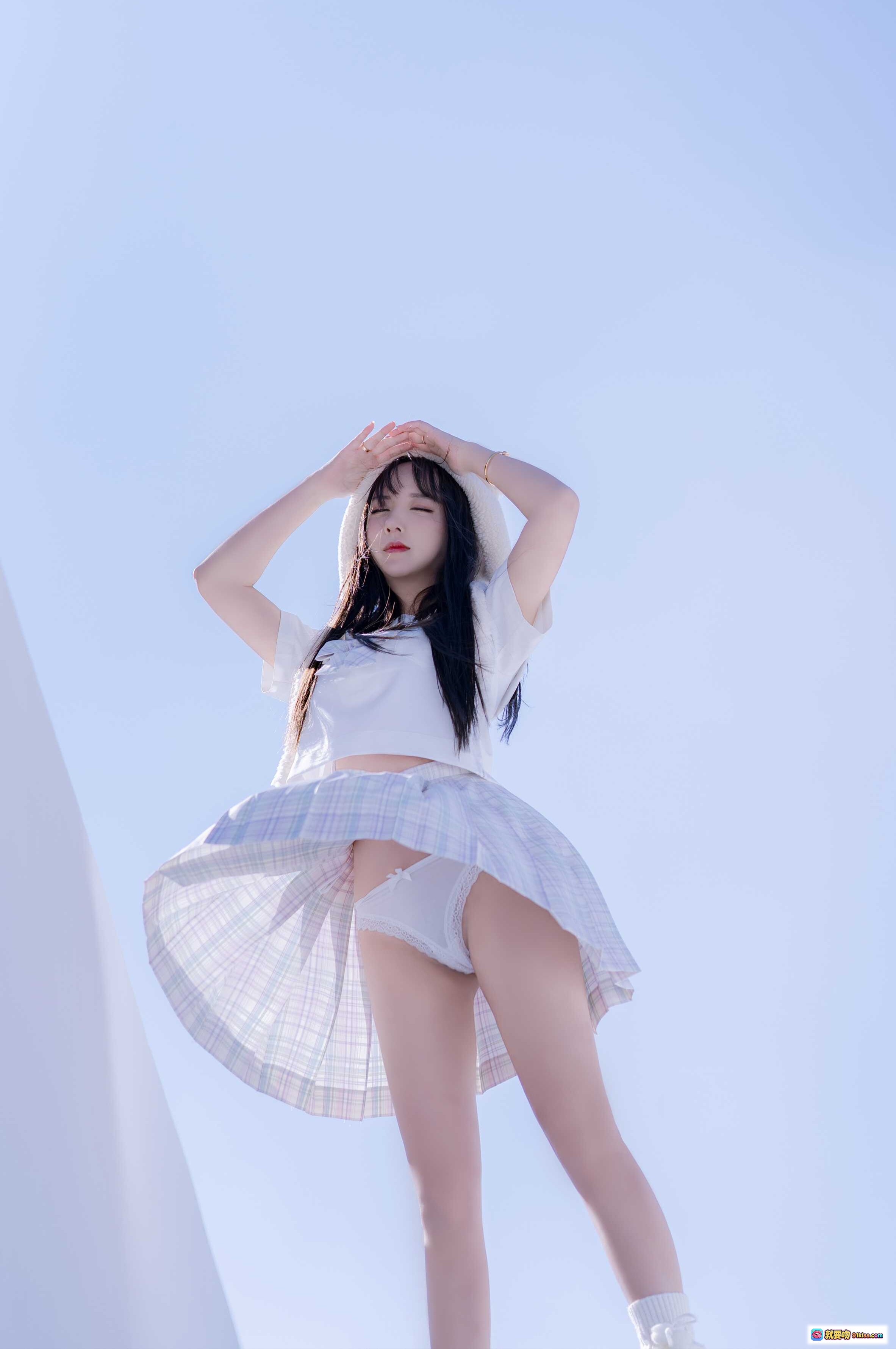 图片[10] - 过期米线线喵070米线天台JK写真｜可爱熊耳帽+格子短裙+蕾丝内衣清新少女风摄影集 - 就要吻