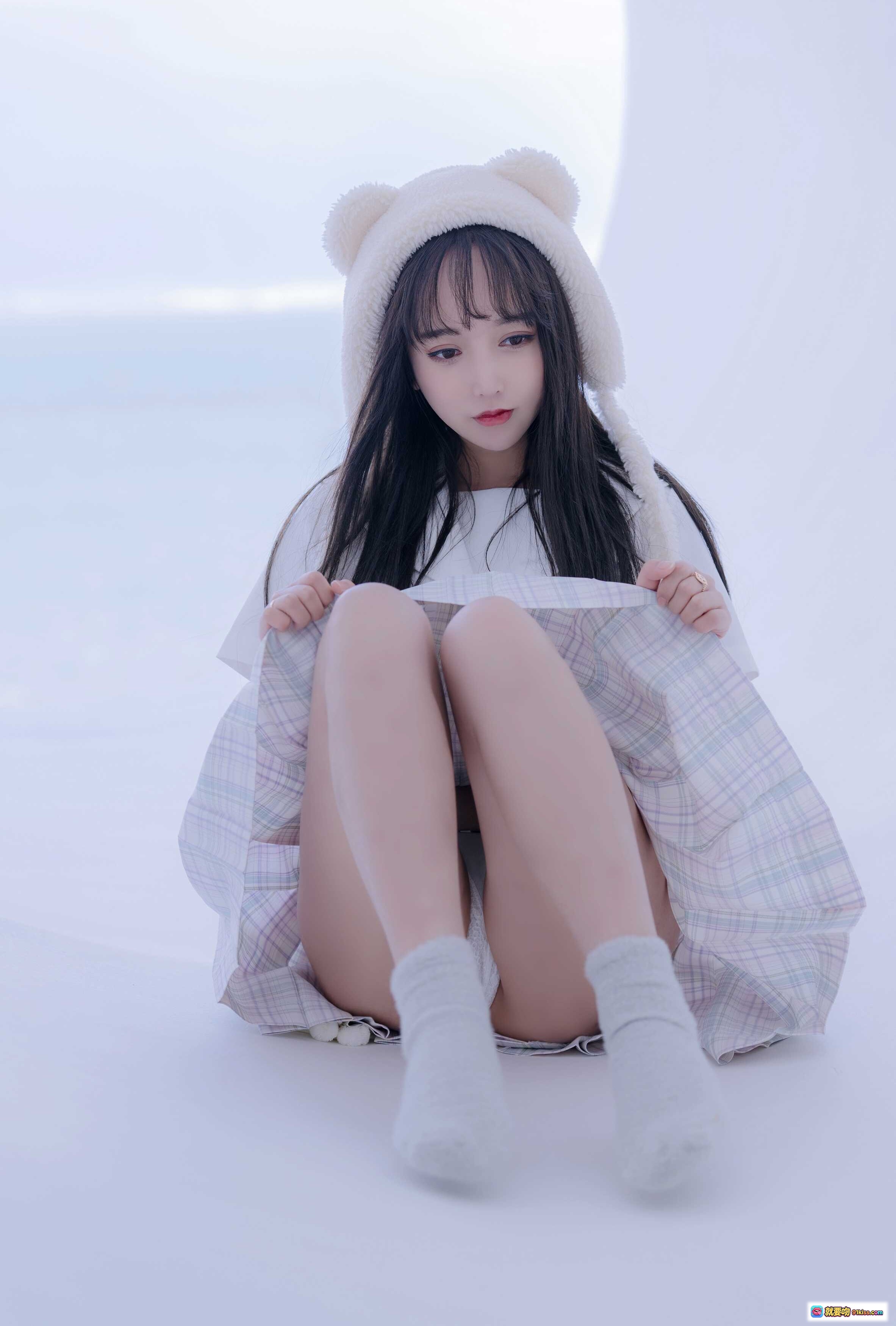 图片[8] - 过期米线线喵070米线天台JK写真｜可爱熊耳帽+格子短裙+蕾丝内衣清新少女风摄影集 - 就要吻