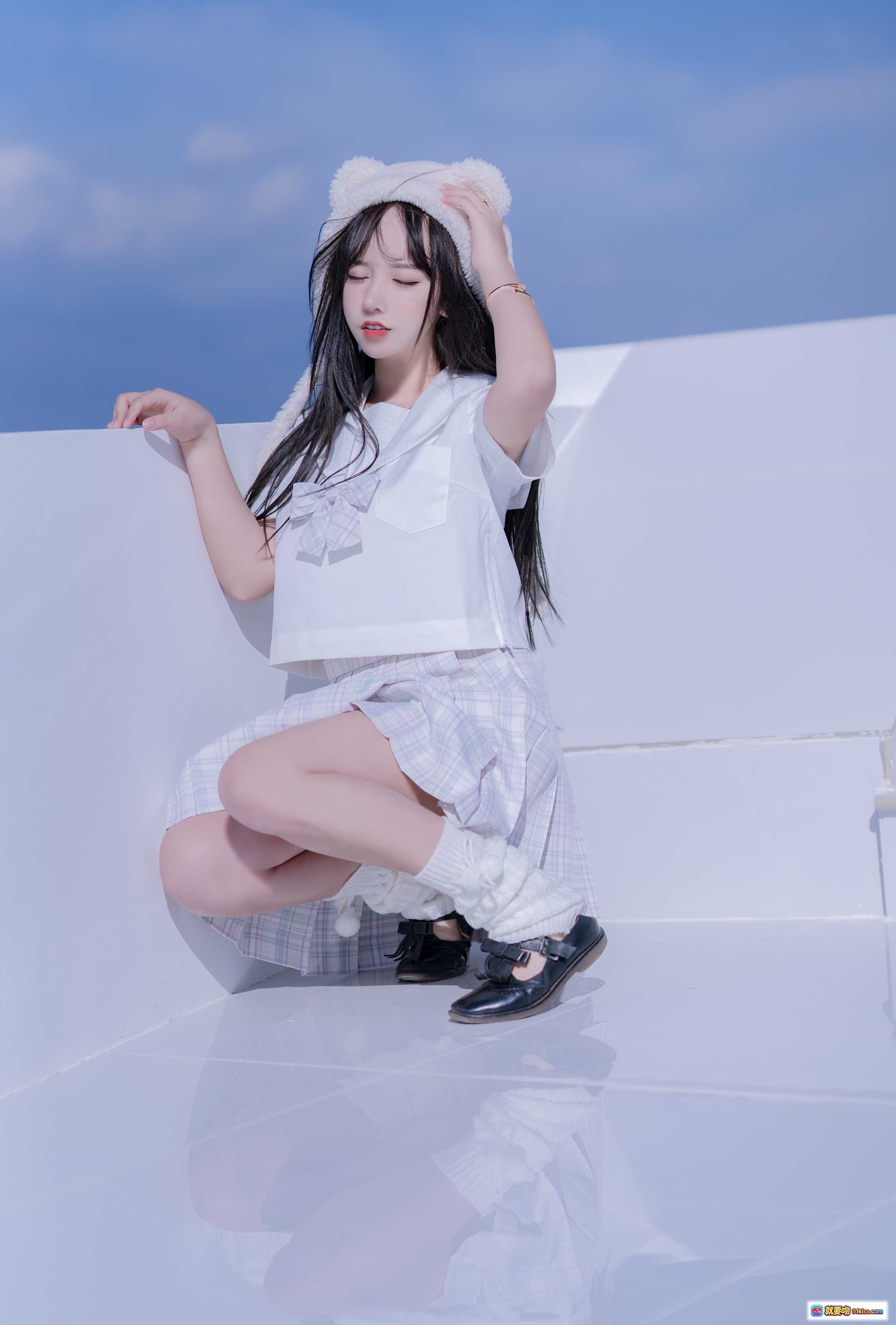 图片[7] - 过期米线线喵070米线天台JK写真｜可爱熊耳帽+格子短裙+蕾丝内衣清新少女风摄影集 - 就要吻